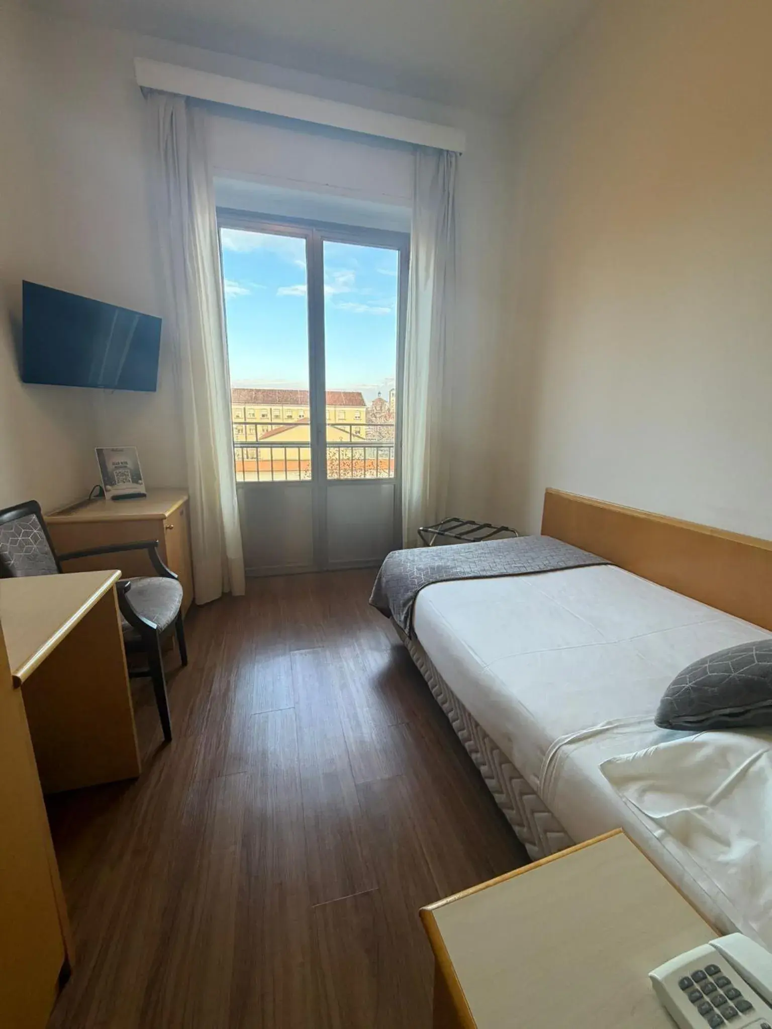 Single Room in Mokinba Hotels Sant'Ambroeus Single Room in Mokinba Hotels Sant'Ambroeus