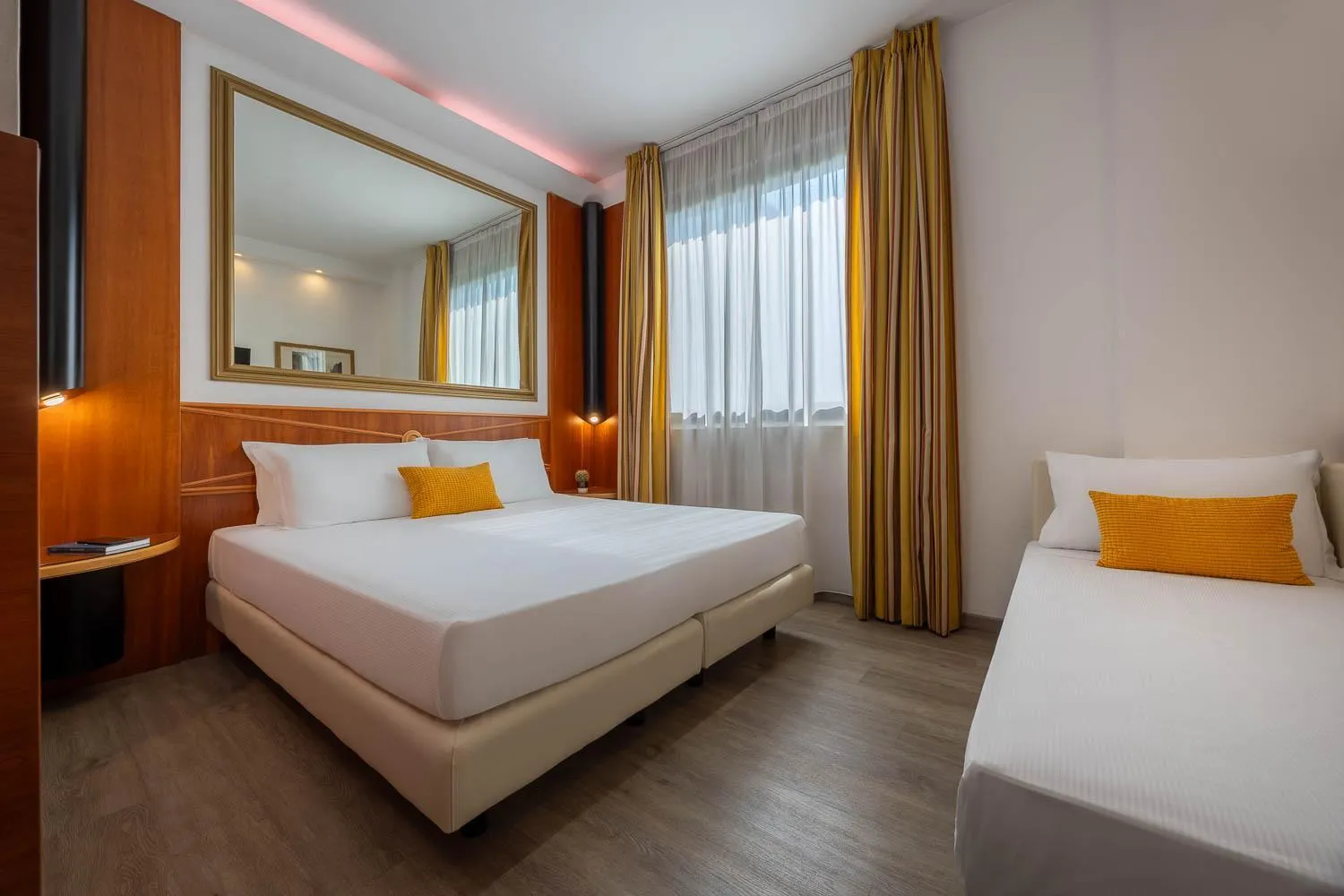 Bed in iH Hotels Milano St. John