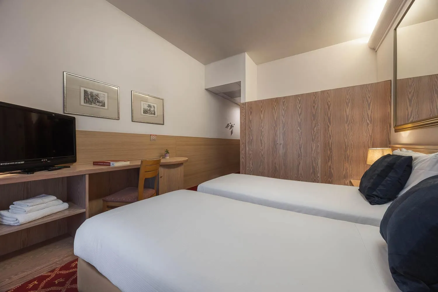 Bed in iH Hotels Milano St. John