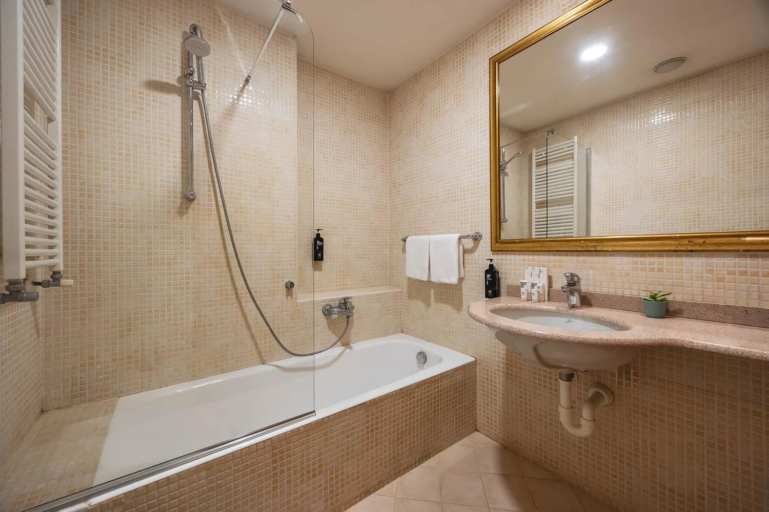 Bathroom in iH Hotels Milano St. John