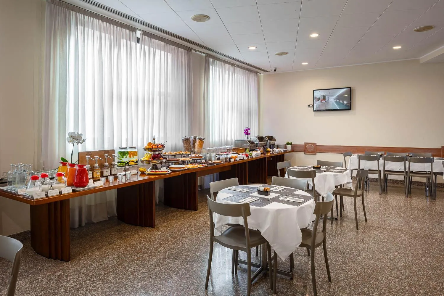 Breakfast in iH Hotels Milano St. John