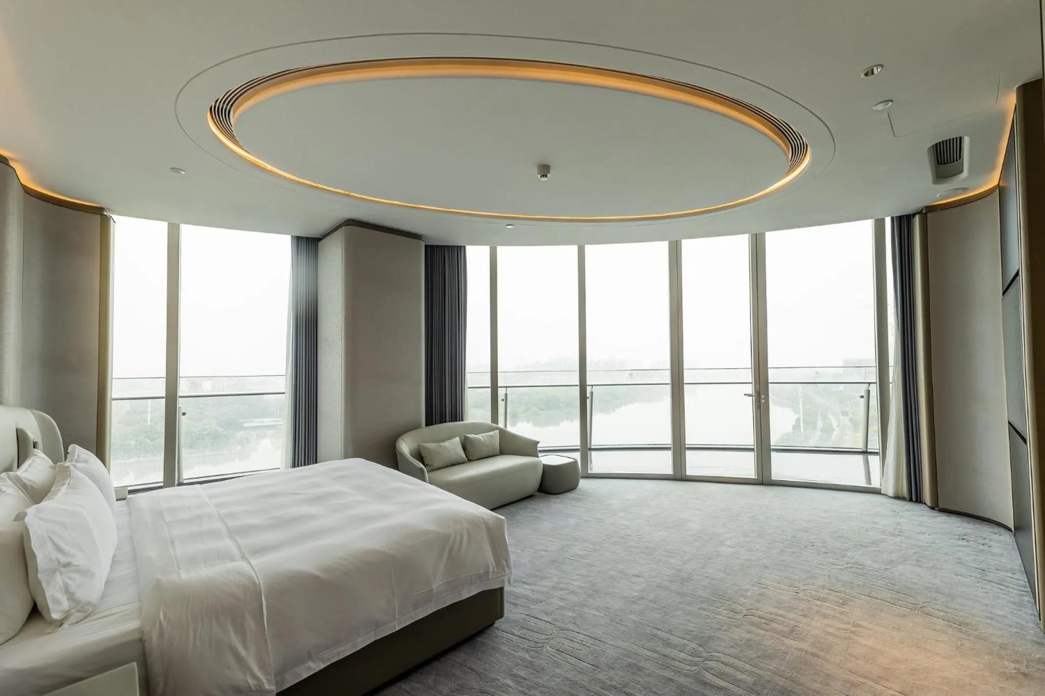 Photo of the whole room, Bed in Vignette Collection The Xanadu Guangzhou, an IHG Hotel