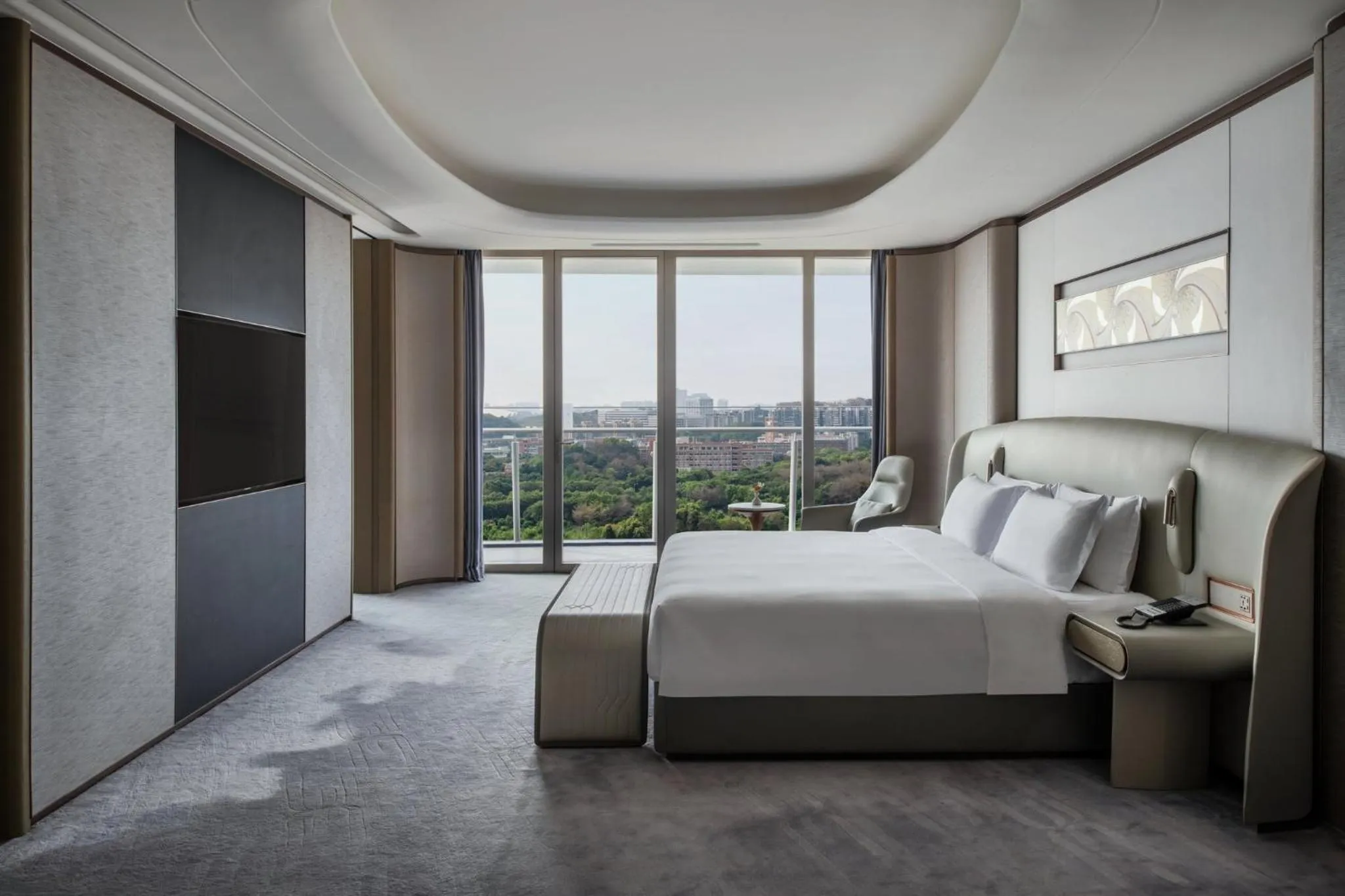 Photo of the whole room, Bed in Vignette Collection The Xanadu Guangzhou, an IHG Hotel