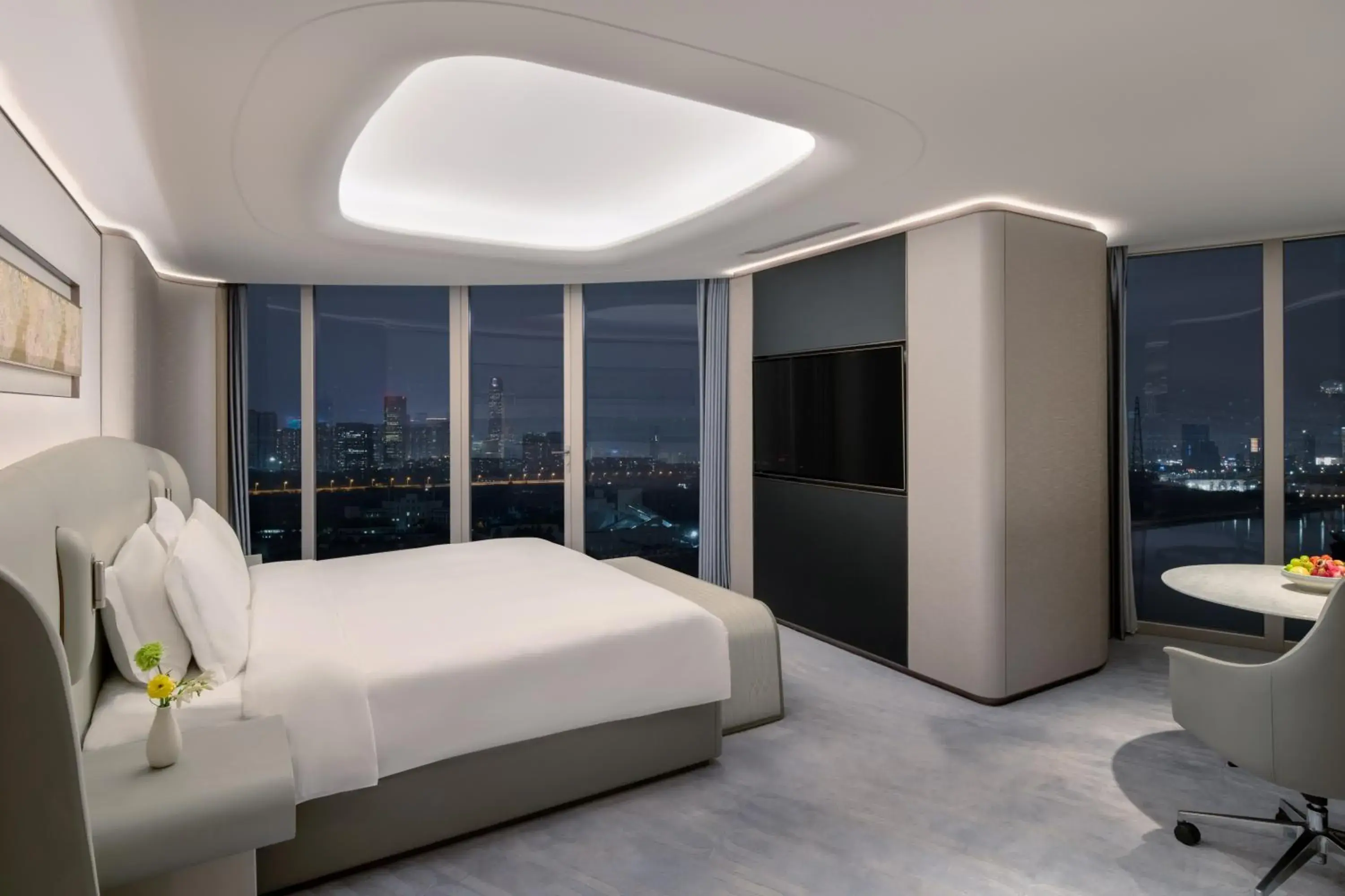 TV and multimedia, Bed in Vignette Collection The Xanadu Guangzhou, an IHG Hotel TV and multimedia, Bed in Vignette Collection The Xanadu Guangzhou, an IHG Hotel