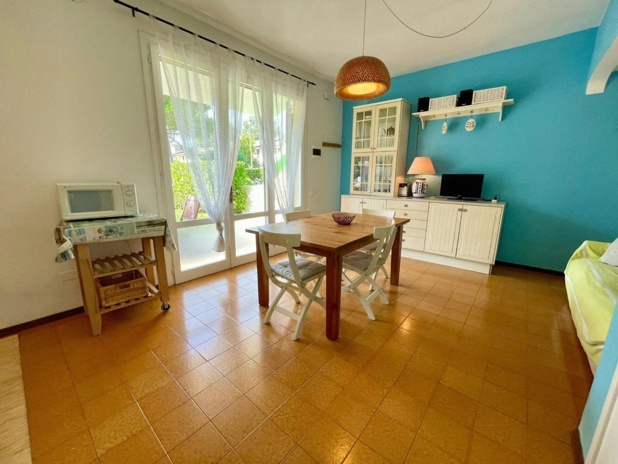 microwave in Colorful house with pool and garden