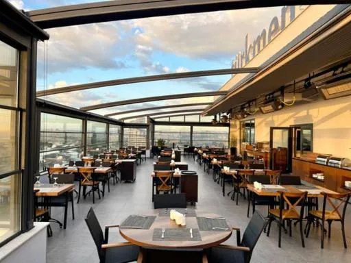 Restaurant/places to eat in Türkmen Riverside Hotel Adana