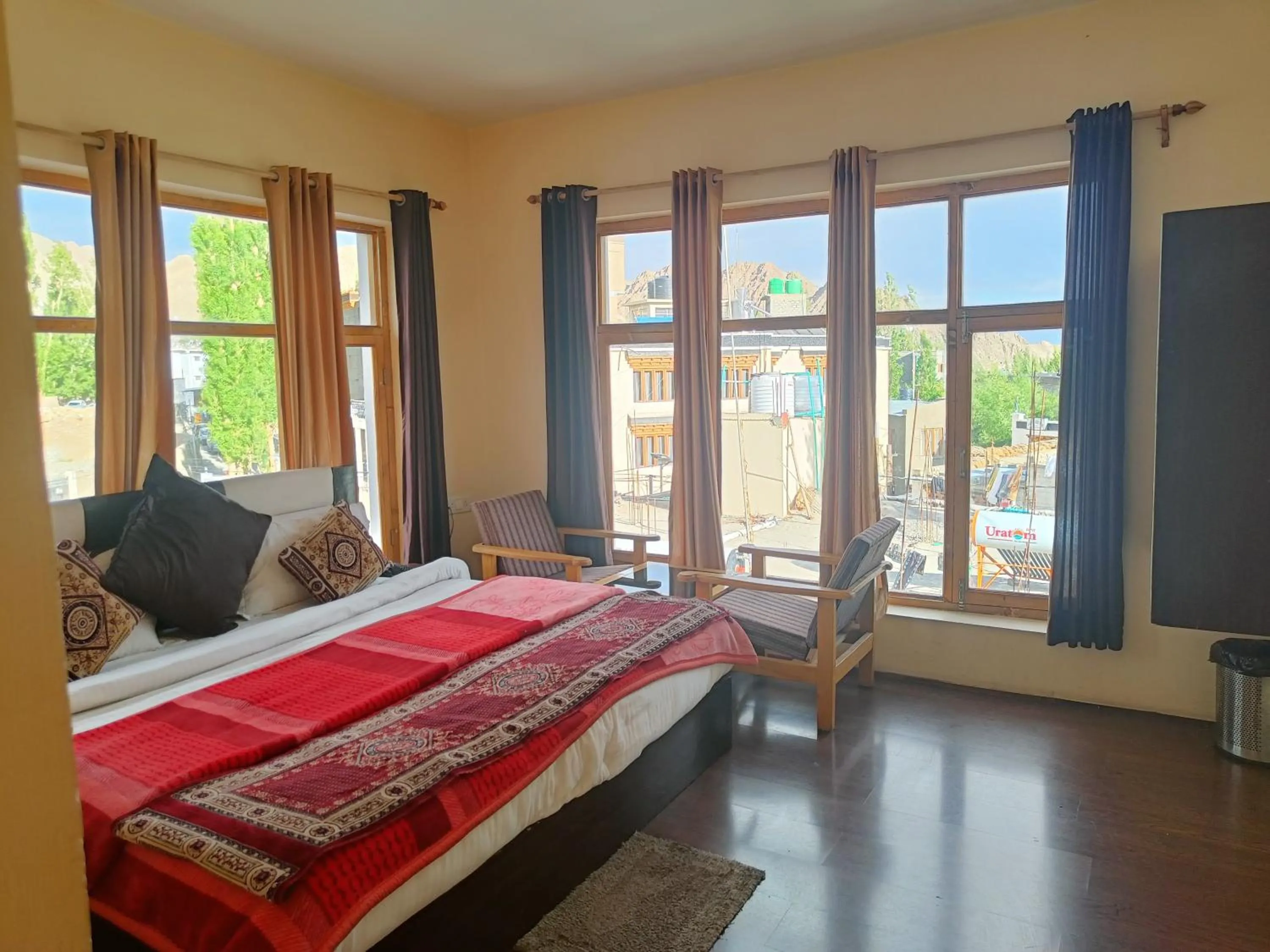 Bed in Hotel Malik Residency