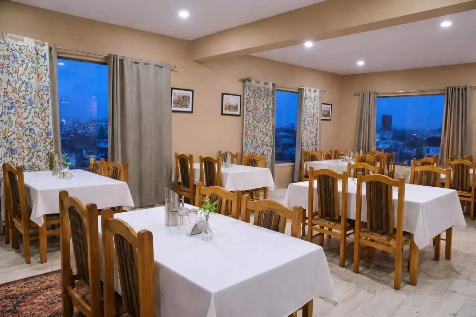 Restaurant/places to eat in Hotel Malik Residency Restaurant/places to eat in Hotel Malik Residency