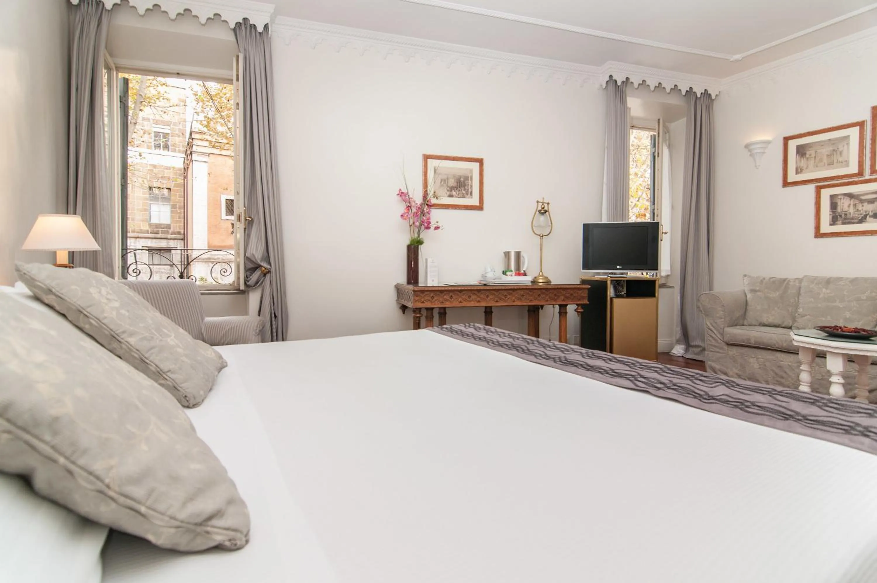 Photo of the whole room in Hotel Alexandra