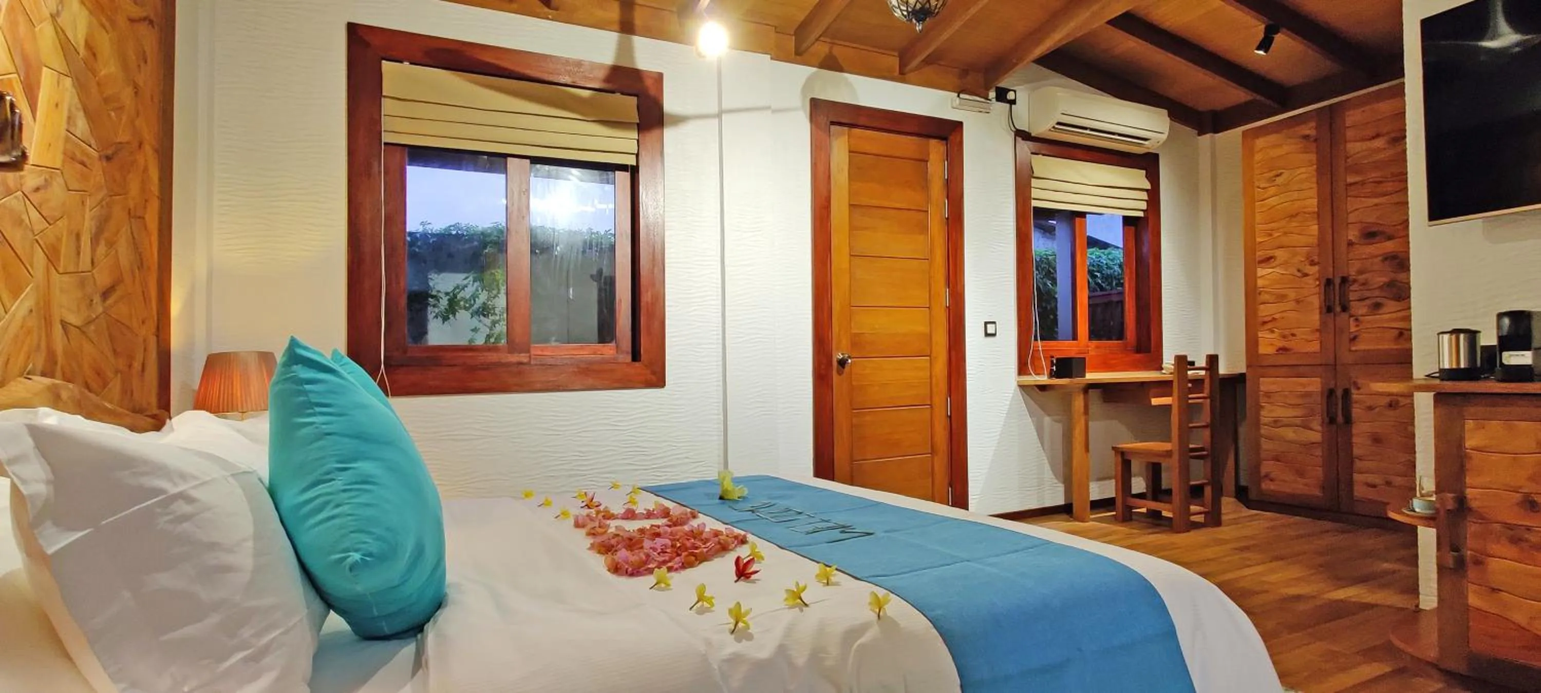 Photo of the whole room, Bed in Island Luxury Boutique Hotel - Fulhadhoo