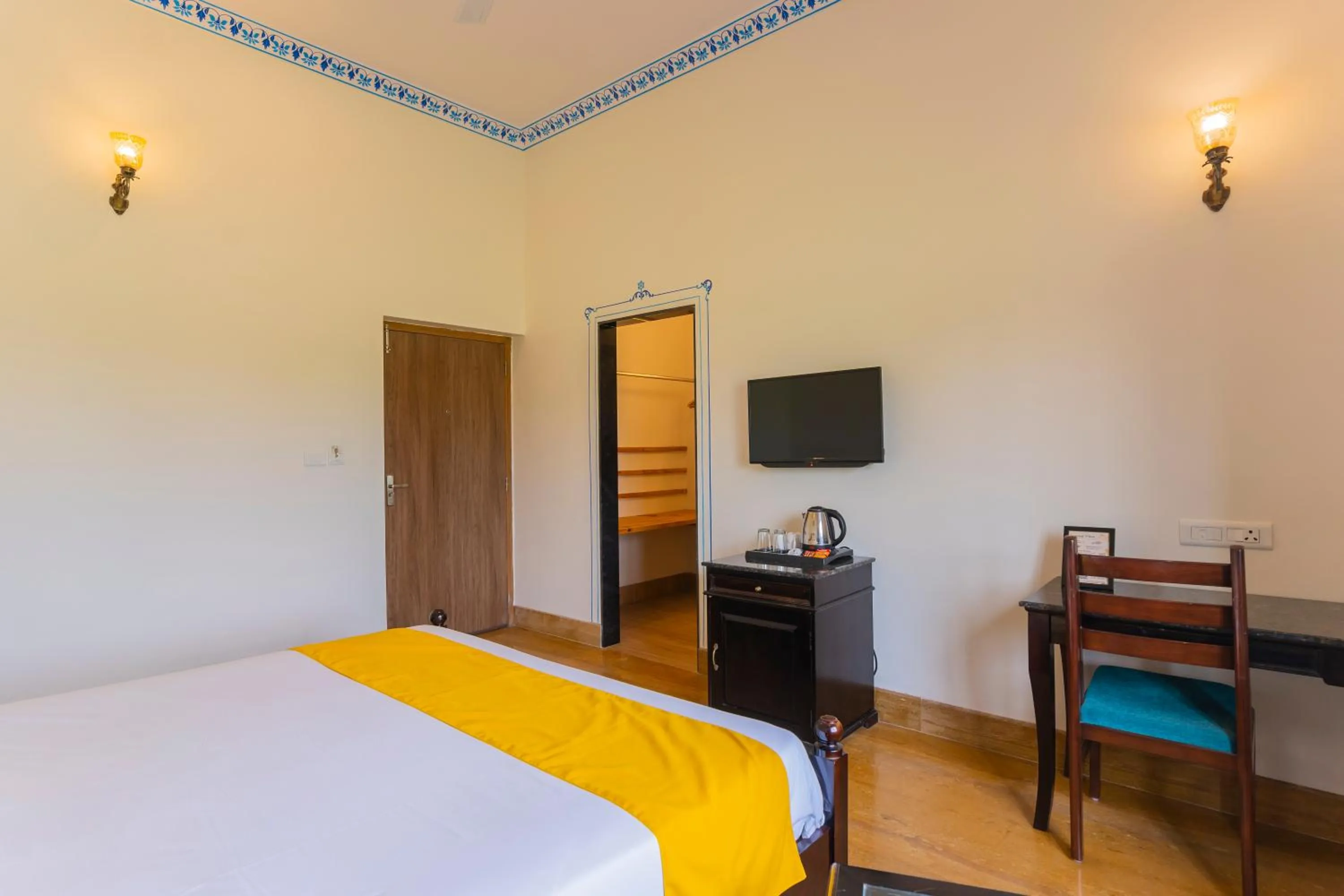 Bedroom, Bed in Vasant Vilas