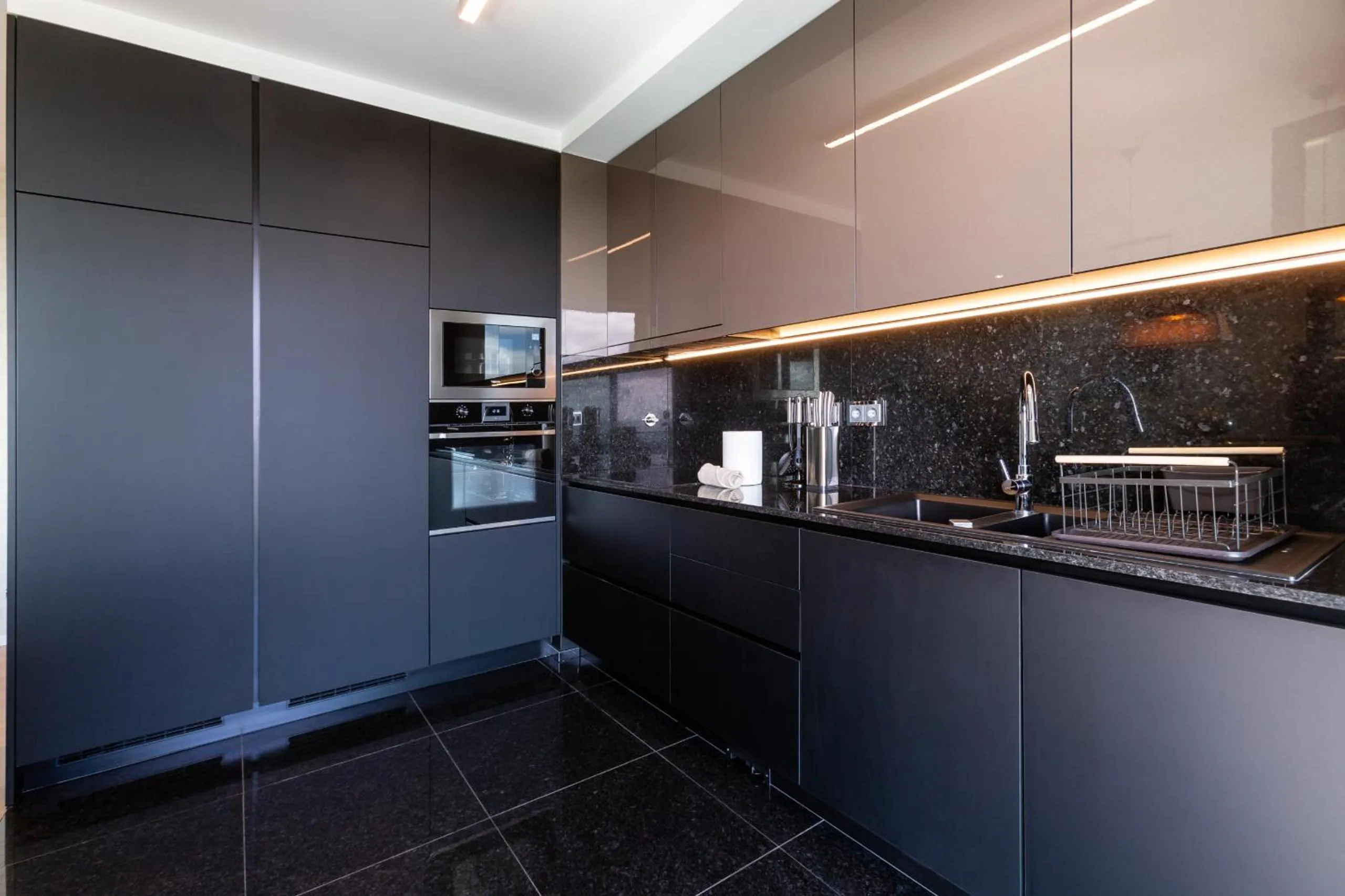 Kitchen or kitchenette in Banana Lodge by Atlantic Holiday