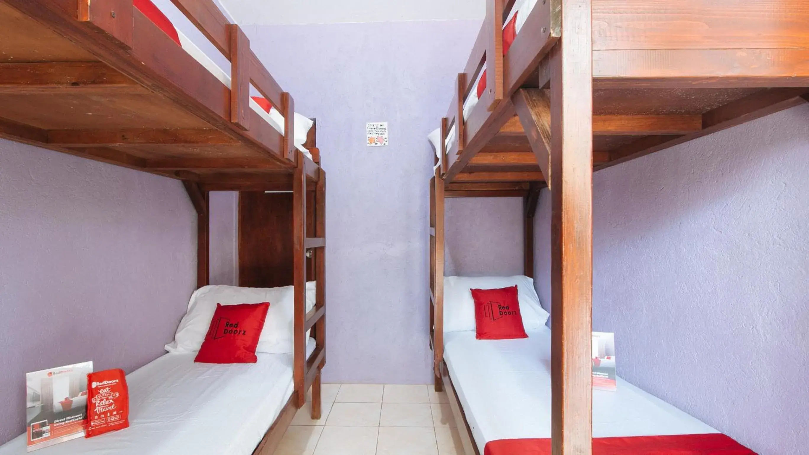 6-Bed Mixed Dormitory Room in RedDoorz Sonia Unidos Magroves Garden Resort RedPartner 6-Bed Mixed Dormitory Room in RedDoorz Sonia Unidos Magroves Garden Resort RedPartner