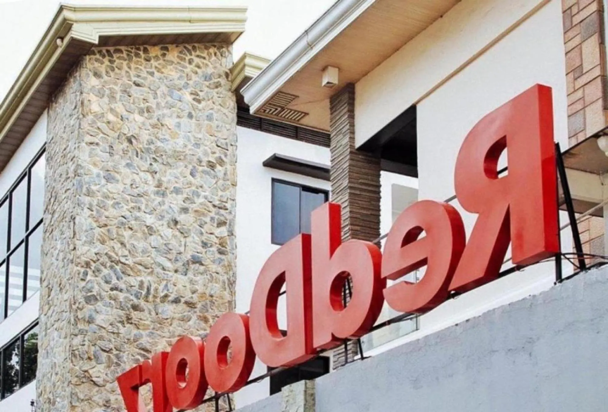 Property building in RedDoorz Sonia Unidos Magroves Garden Resort RedPartner