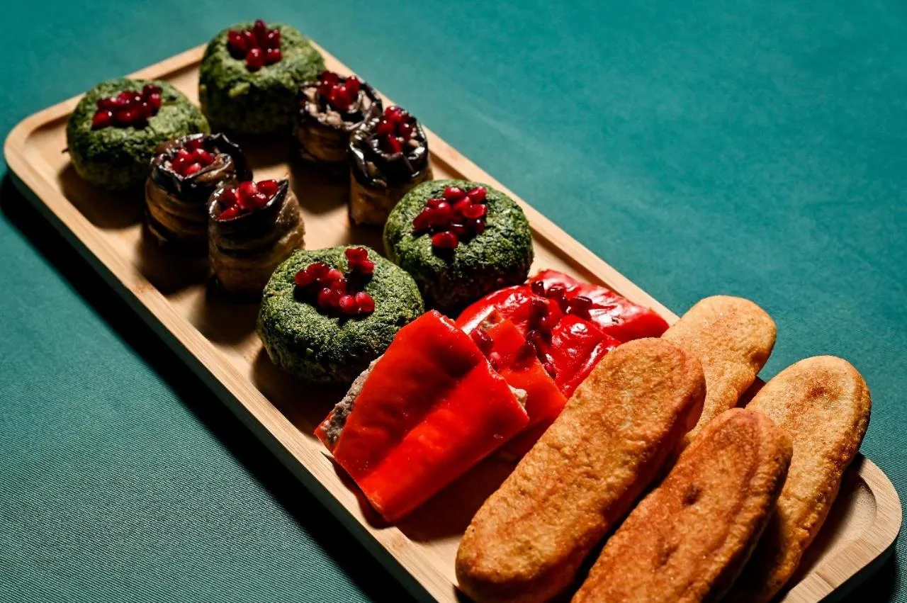 Restaurant/places to eat in Hill Hotel