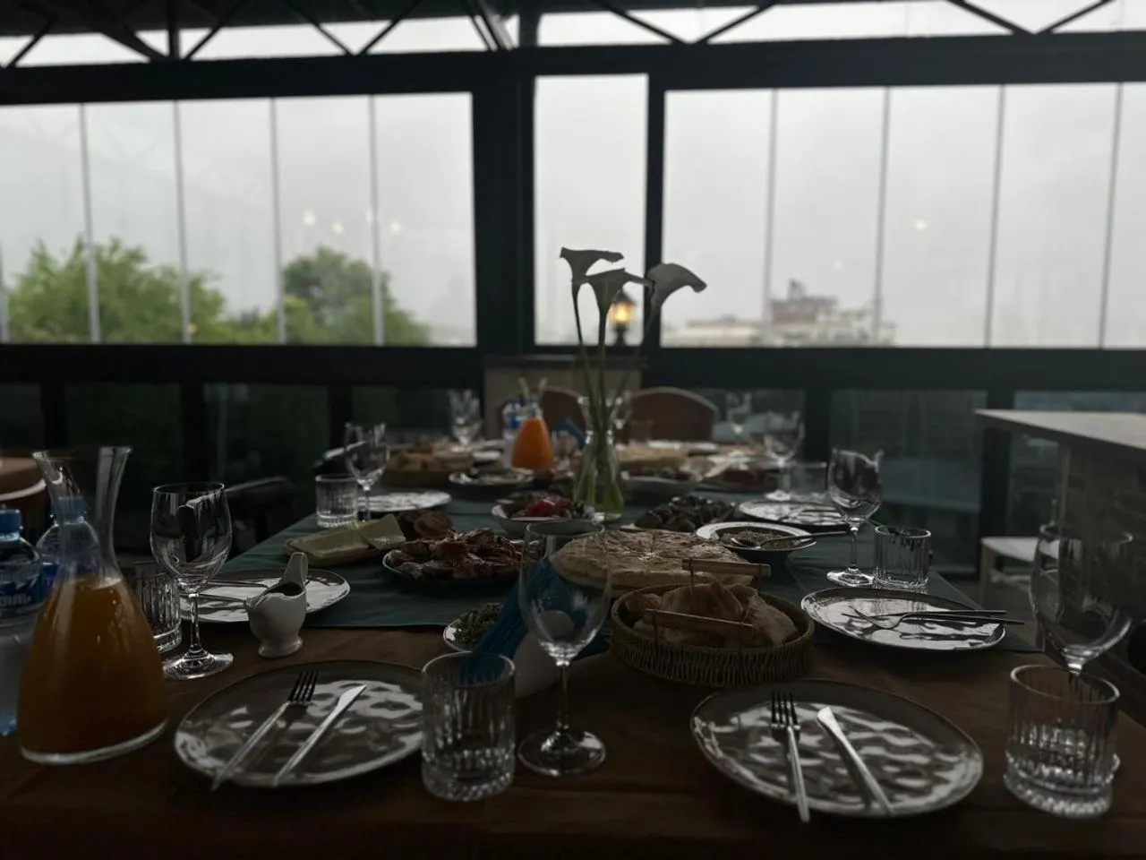 Restaurant/places to eat in Hill Hotel