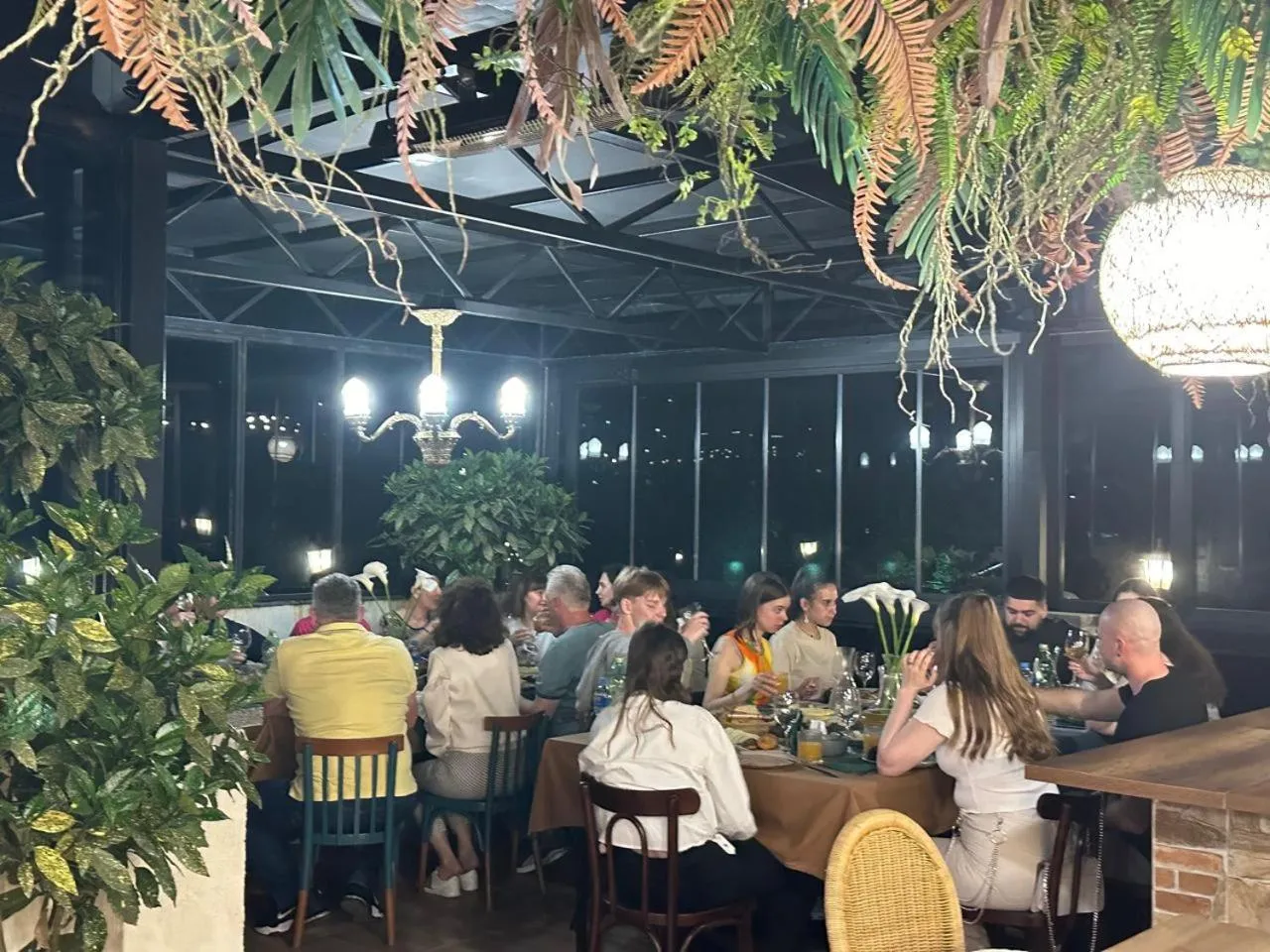 Restaurant/places to eat in Hill Hotel