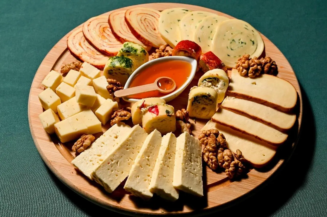 Restaurant/places to eat in Hill Hotel