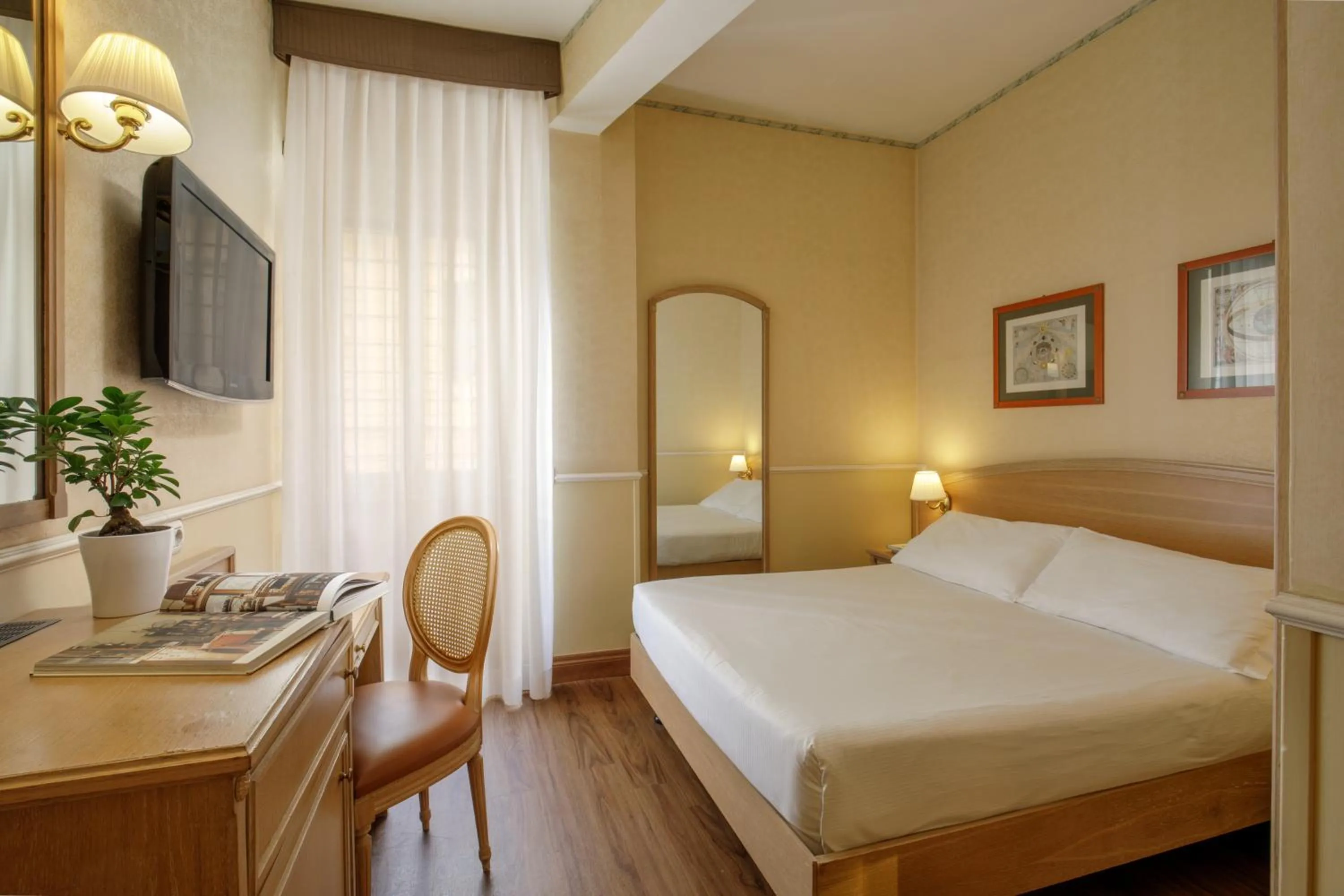 Bed in Hotel Santa Costanza by OMNIA hotels