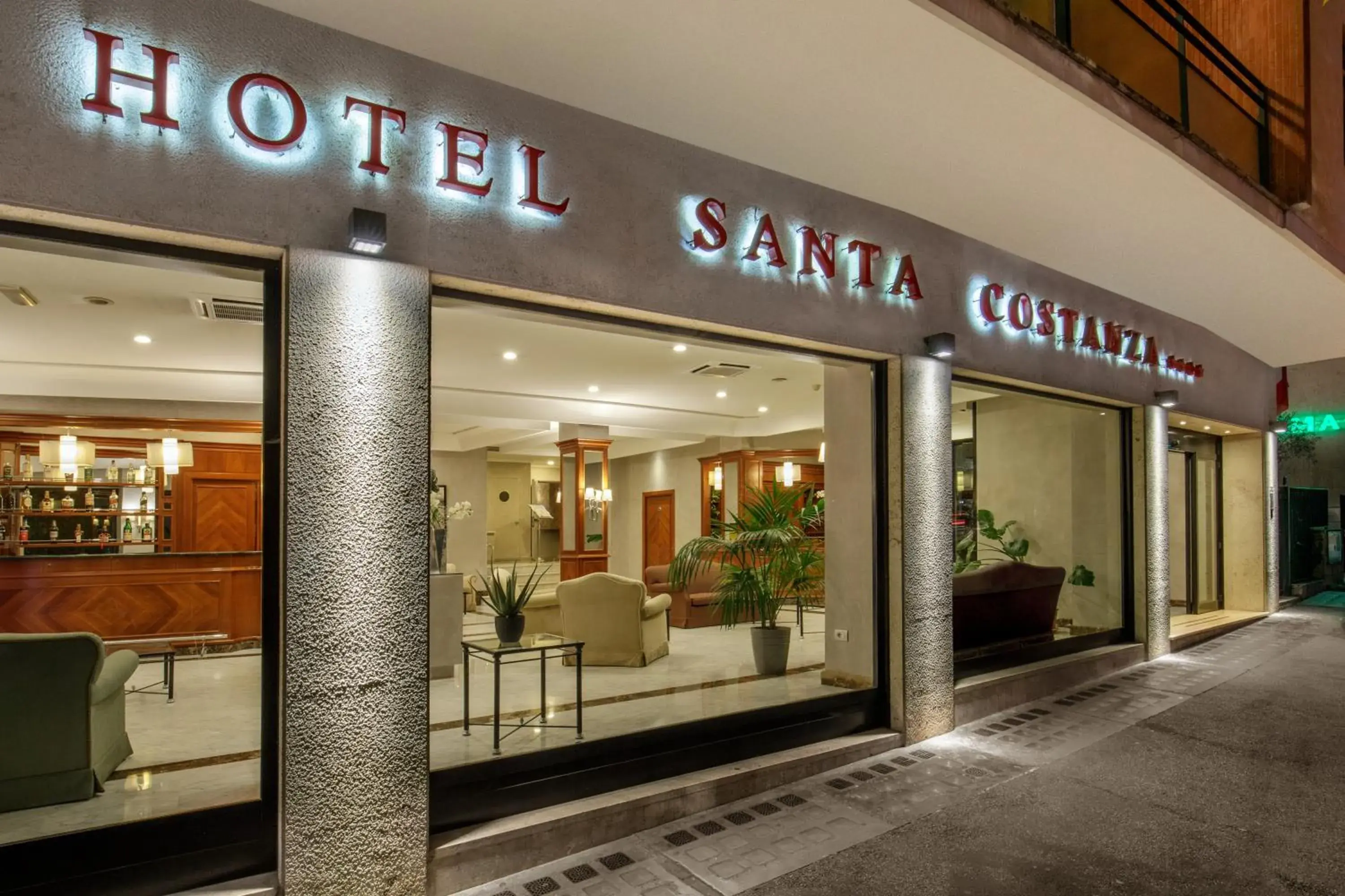 Property building in Hotel Santa Costanza by OMNIA hotels Property building in Hotel Santa Costanza by OMNIA hotels