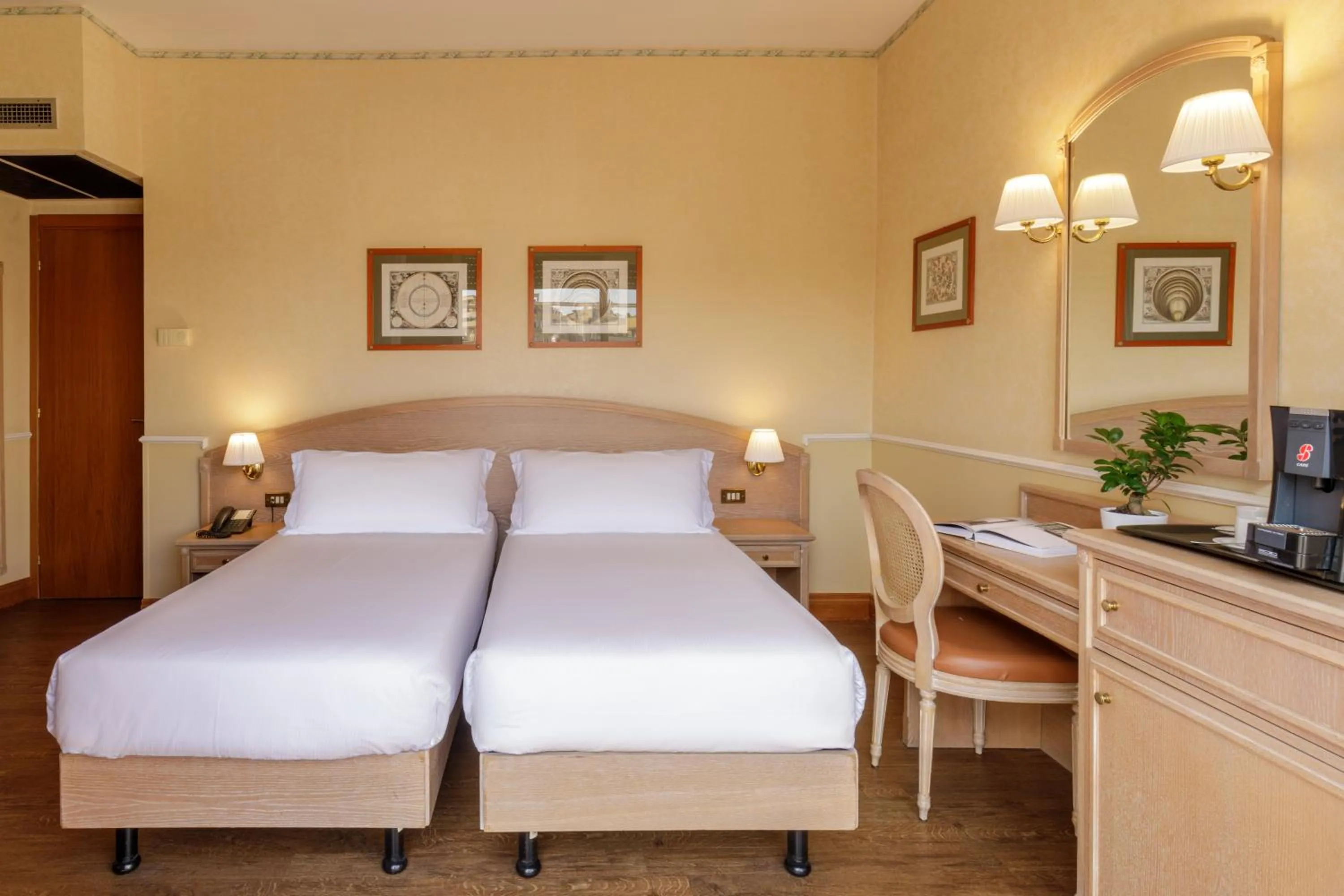 Bed in Hotel Santa Costanza by OMNIA hotels
