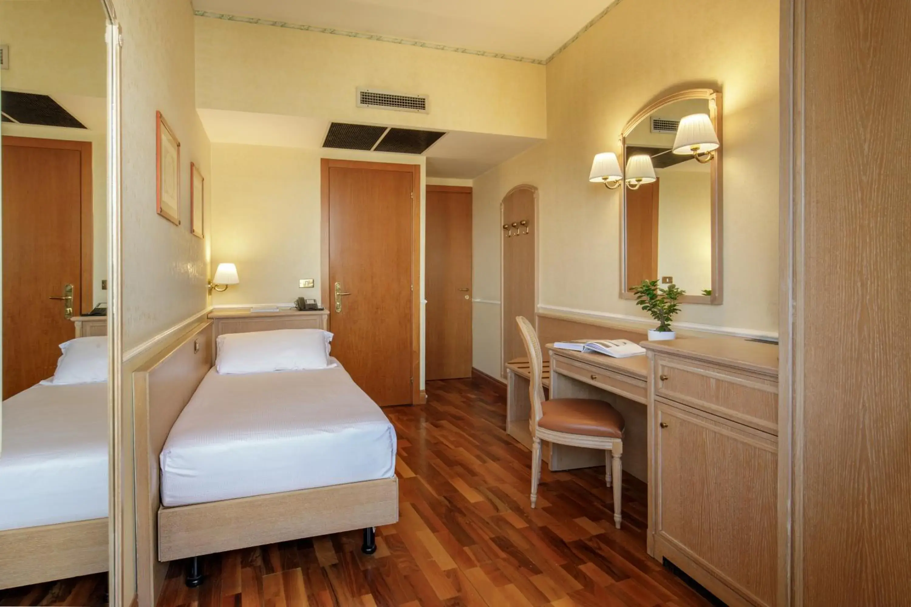 Bed in Hotel Santa Costanza by OMNIA hotels Bed in Hotel Santa Costanza by OMNIA hotels
