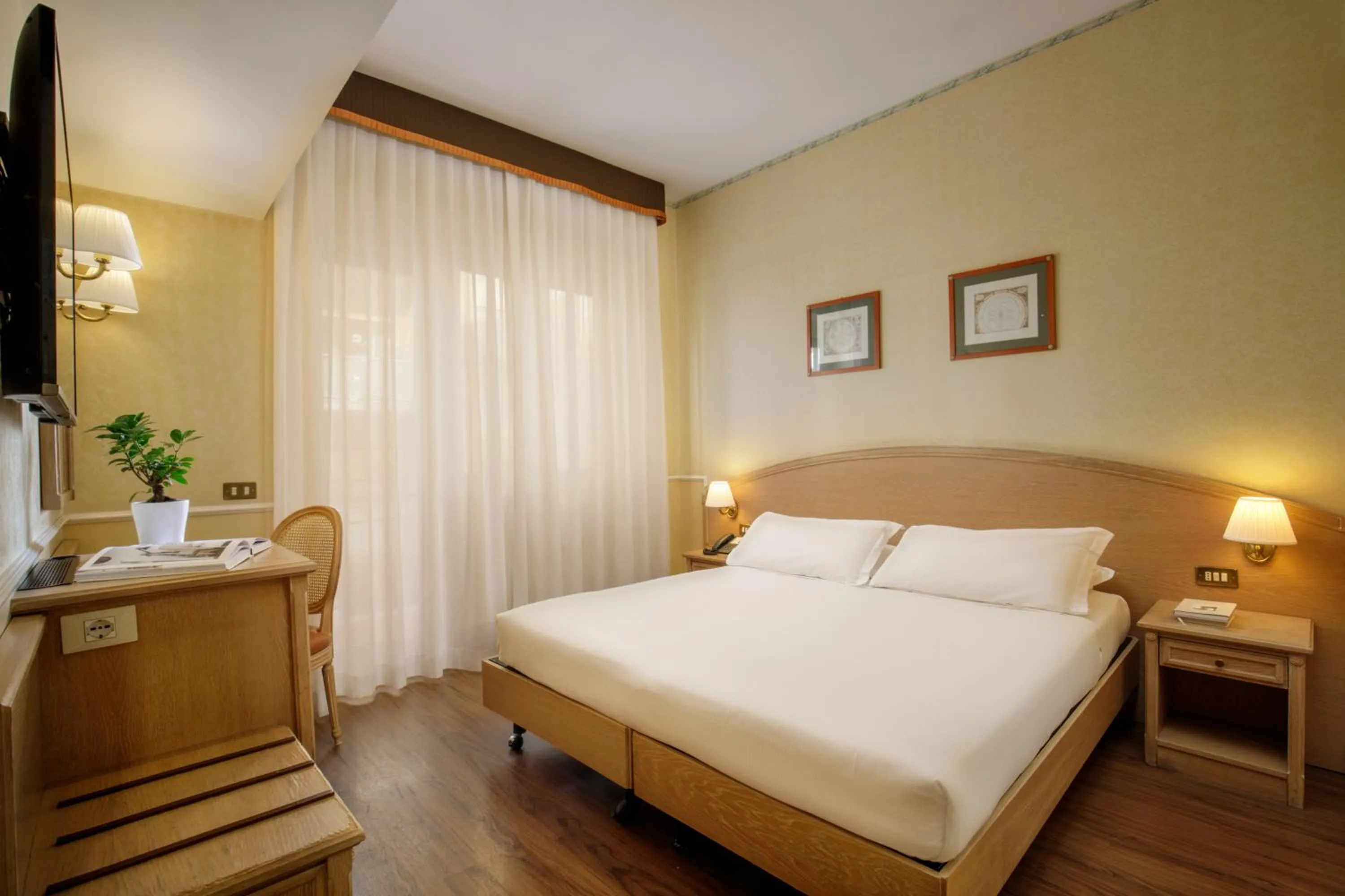 Bed in Hotel Santa Costanza by OMNIA hotels