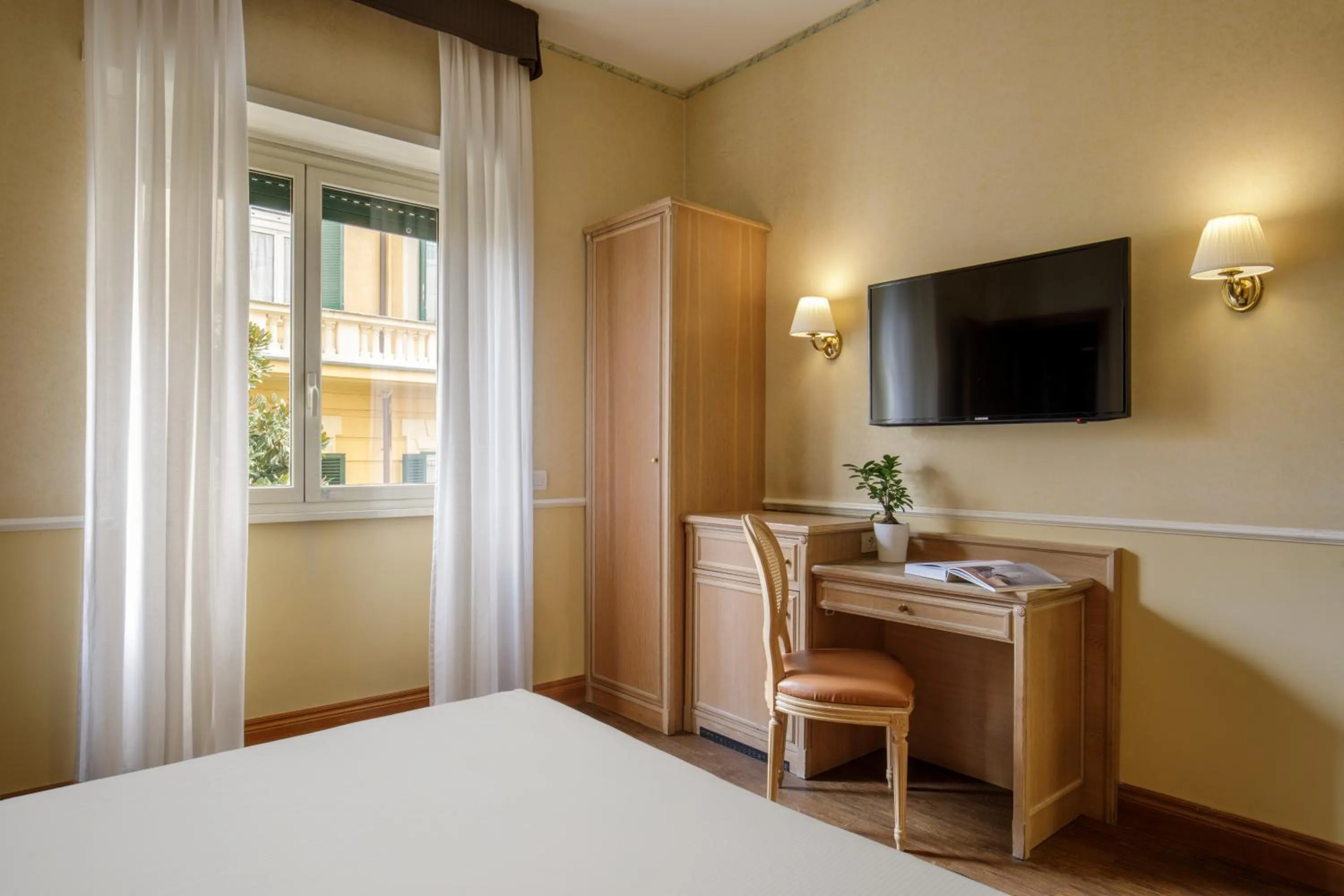 Bed in Hotel Santa Costanza by OMNIA hotels