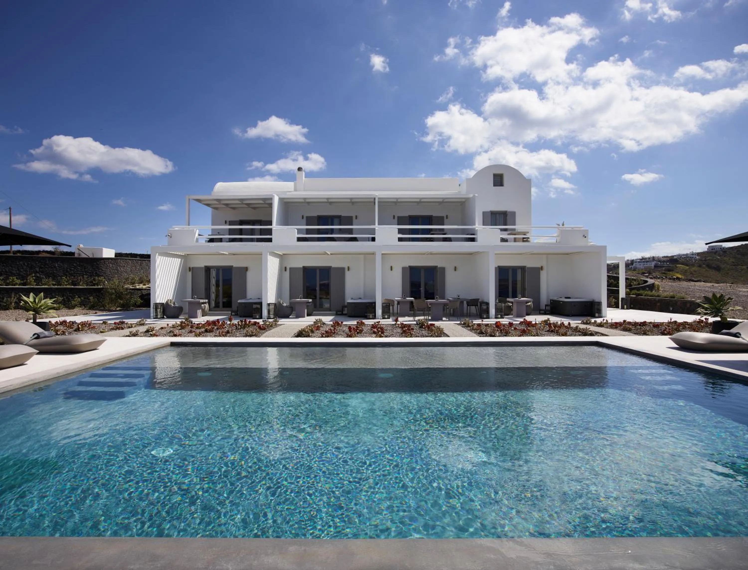 Swimming pool in Absolute Paradise Santorini