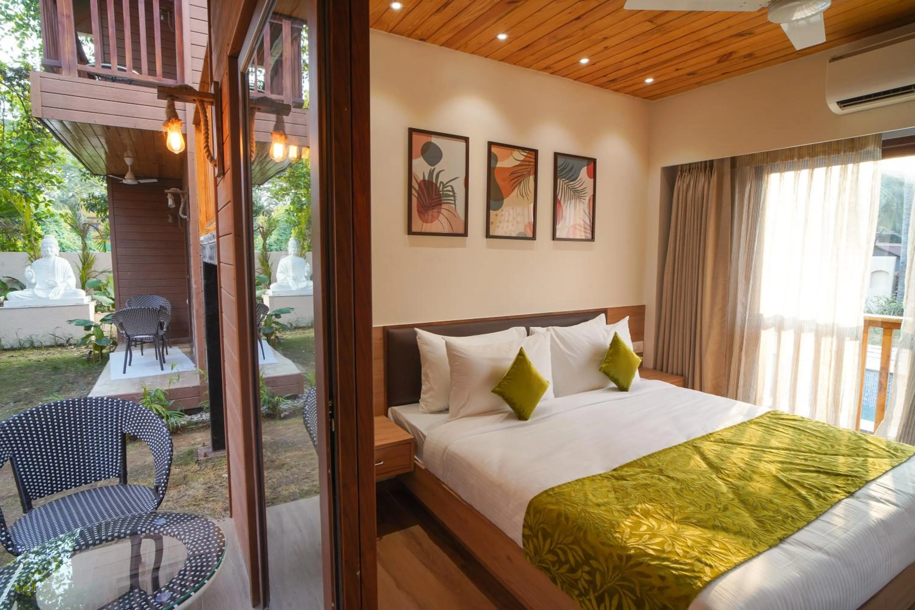 Photo of the whole room in TreeHouse MARS Beach Cottages