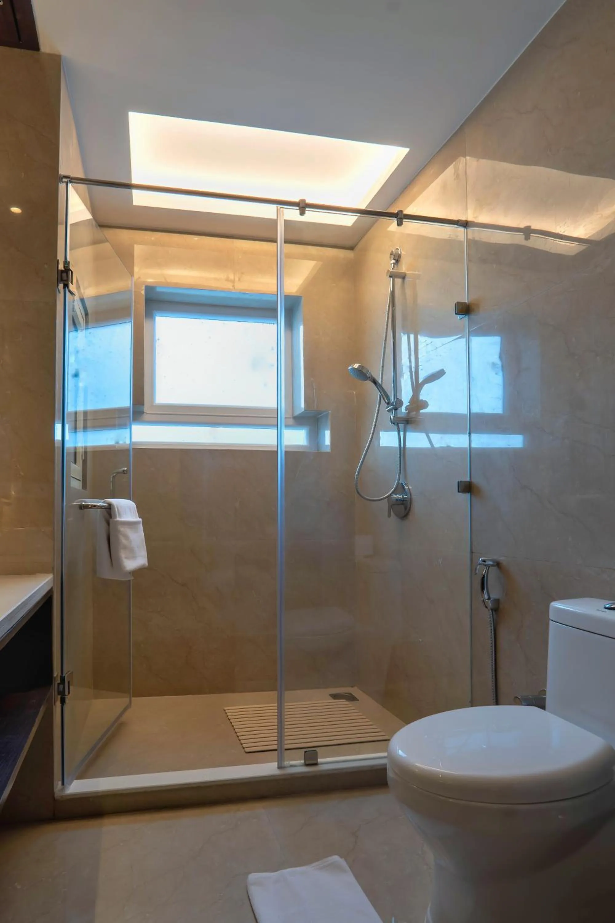 Bathroom in Hotel Le ROI Lake View Koti