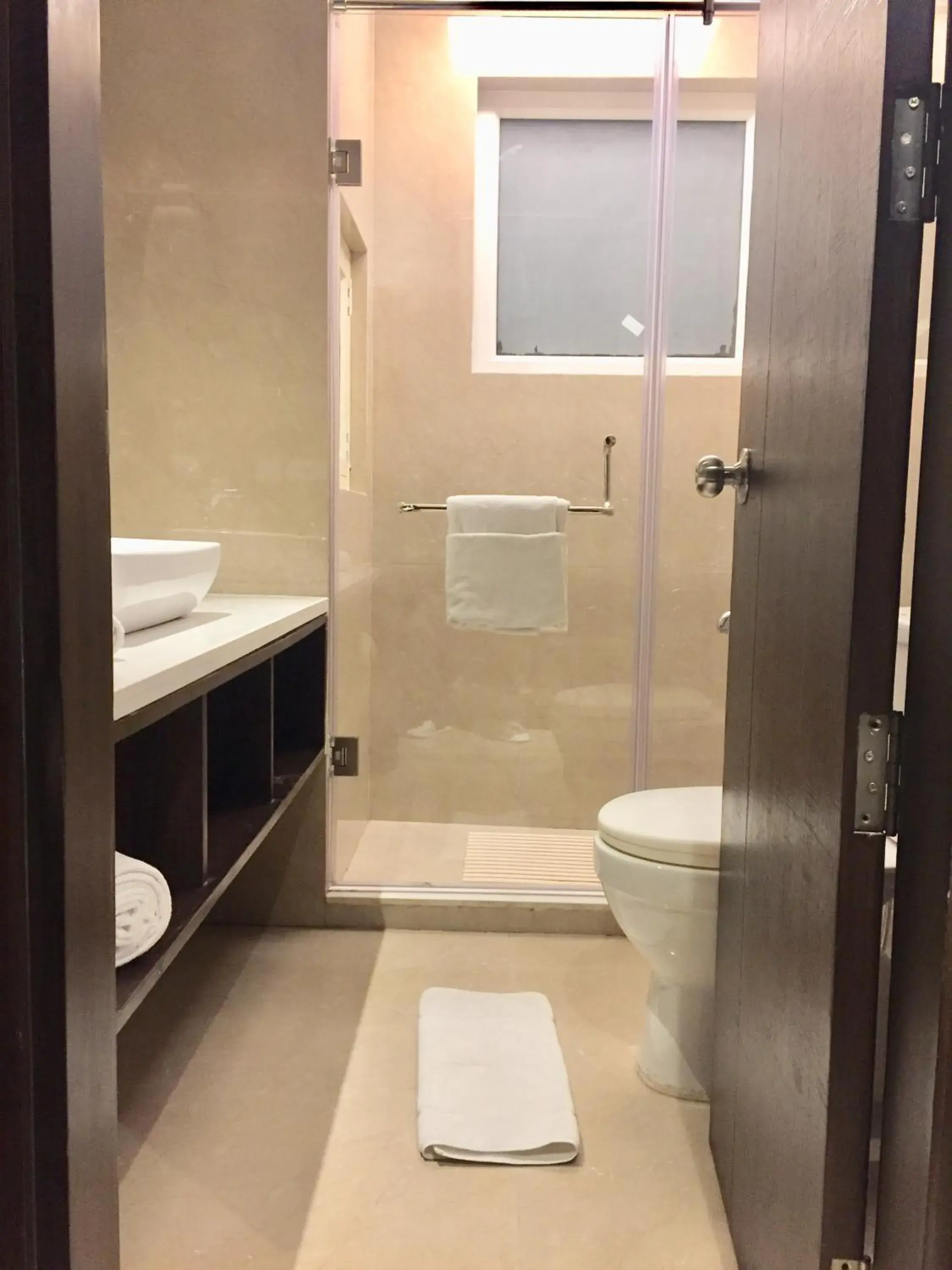 Bathroom in Hotel Le ROI Lake View Koti Bathroom in Hotel Le ROI Lake View Koti