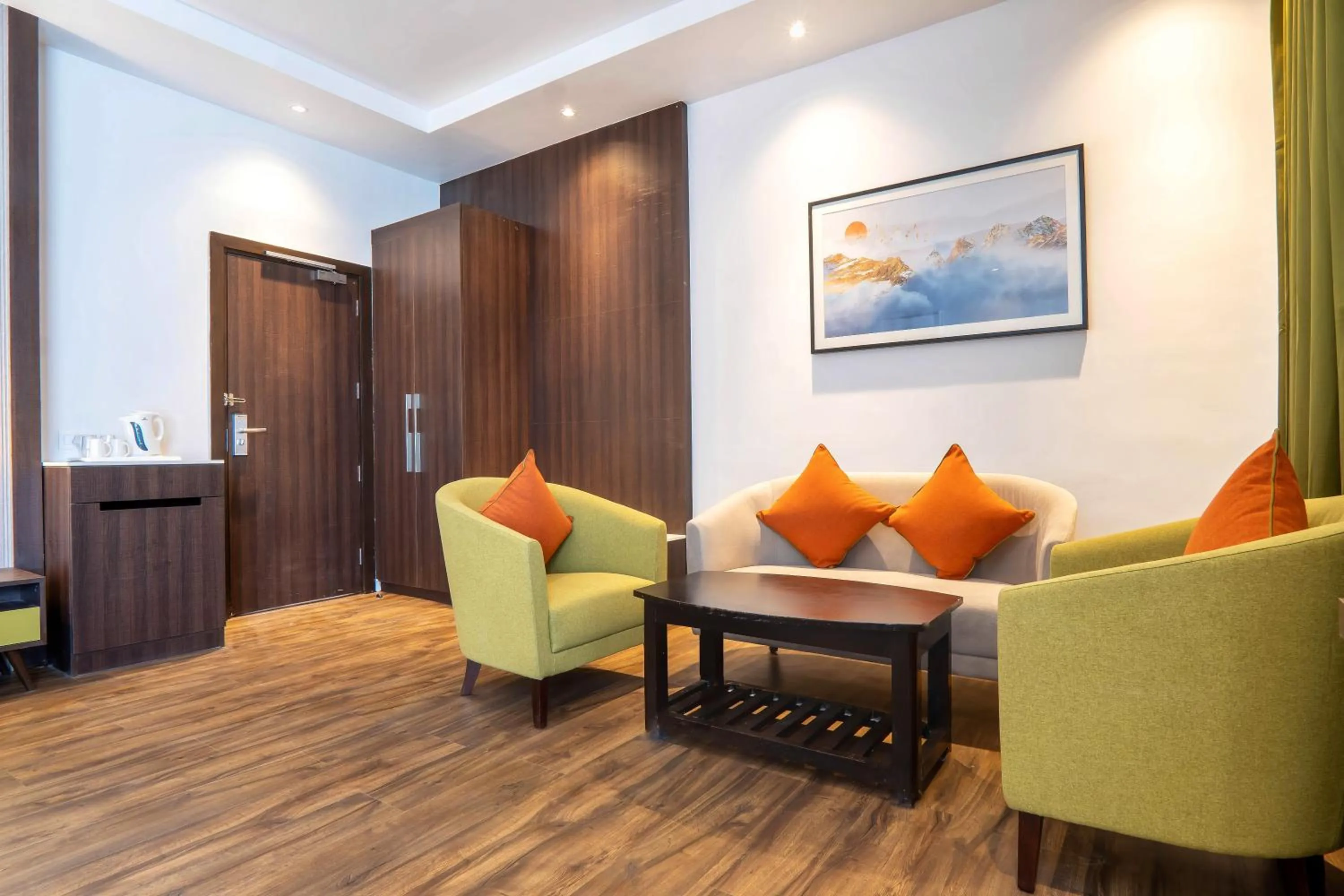 Seating area in Hotel Le ROI Lake View Koti