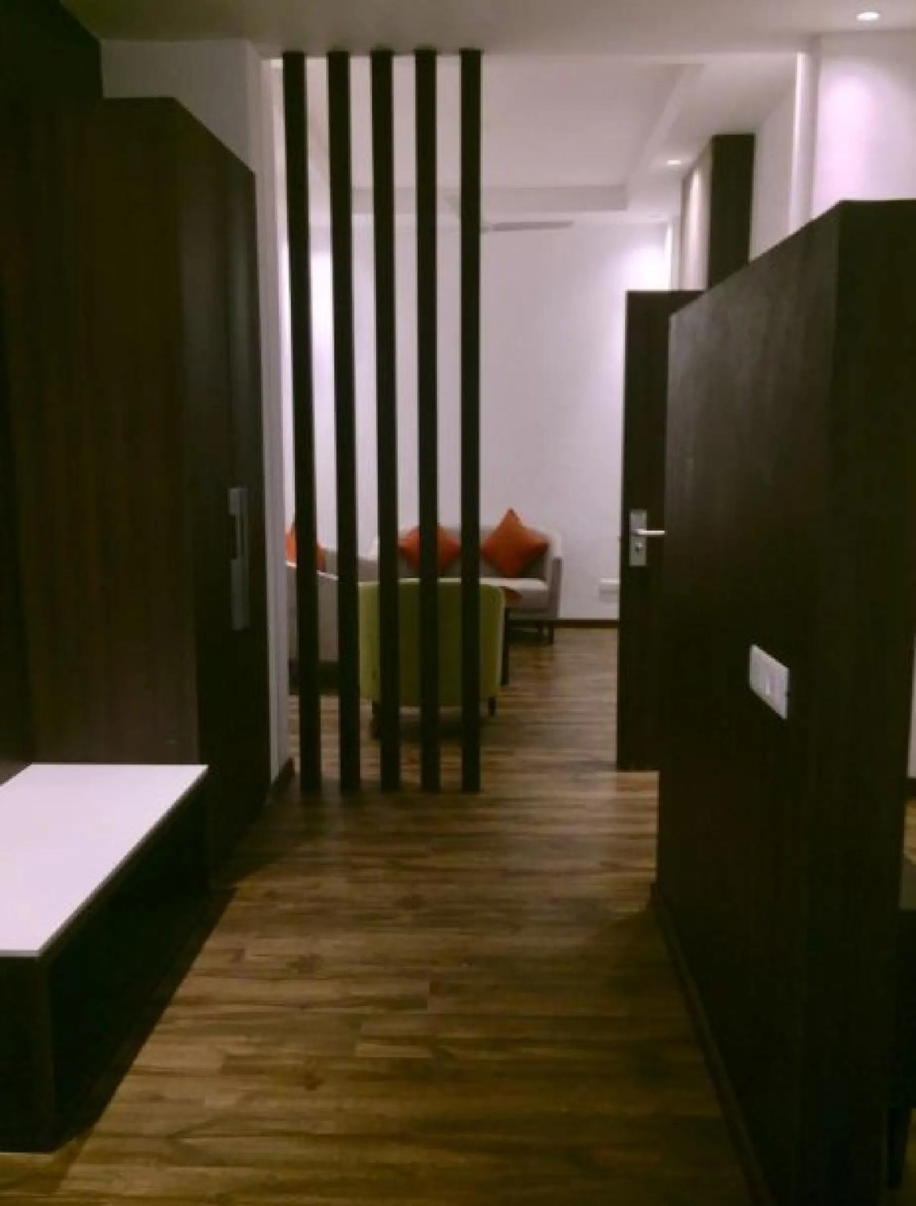 Living room, Bed in Hotel Le ROI Lake View Koti