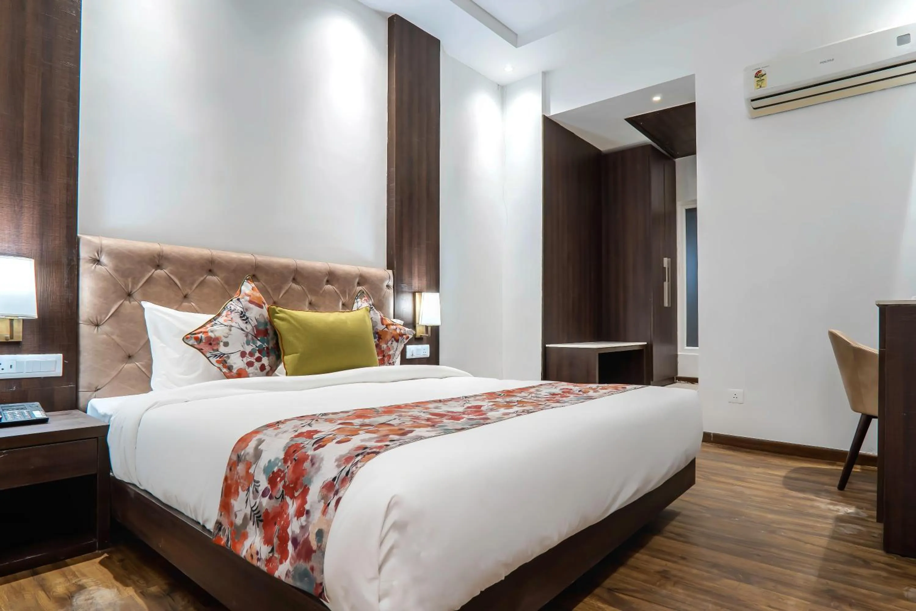 Bed in Hotel Le ROI Lake View Koti