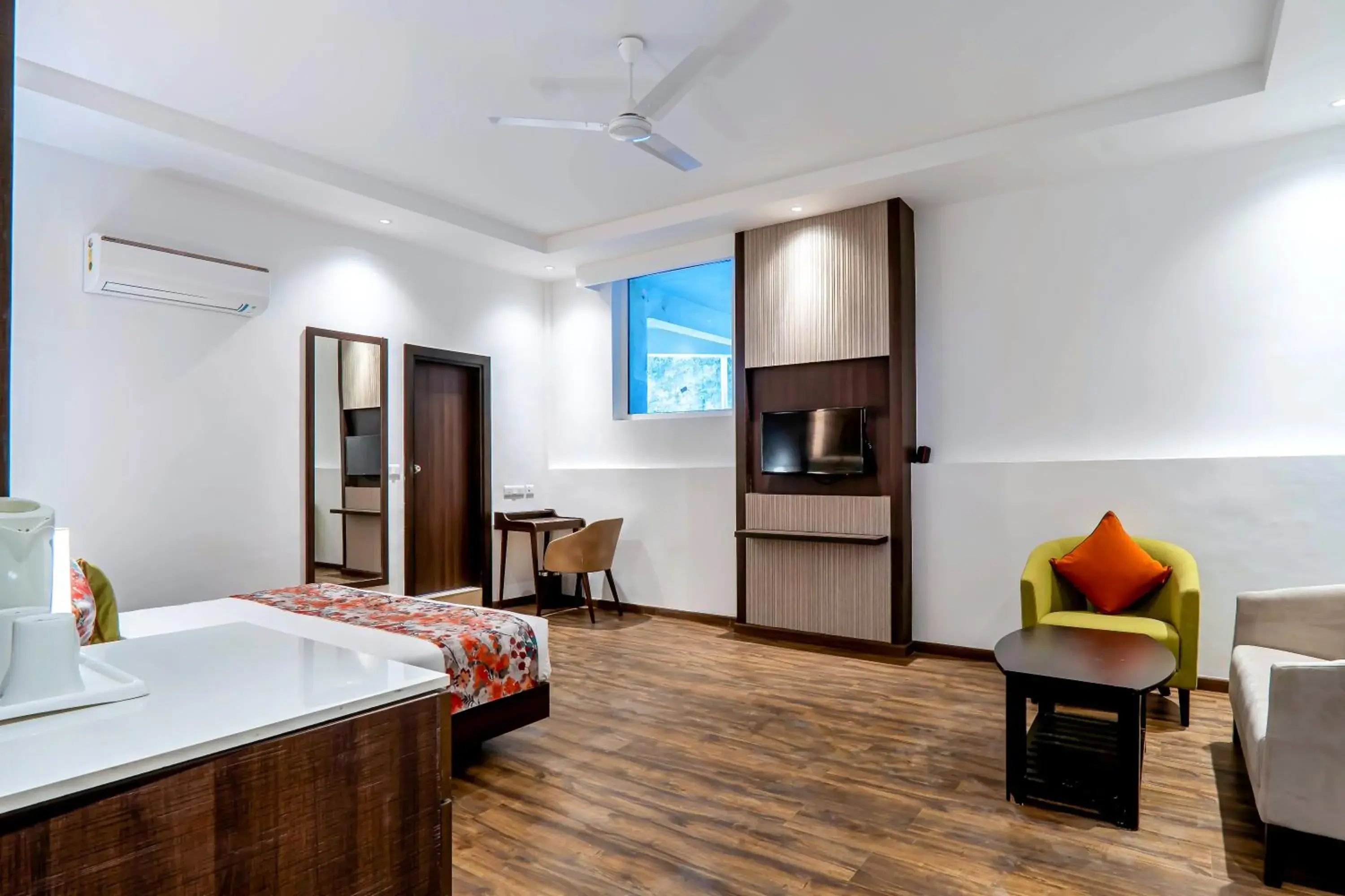 Bedroom, Bed in Hotel Le ROI Lake View Koti Bedroom, Bed in Hotel Le ROI Lake View Koti