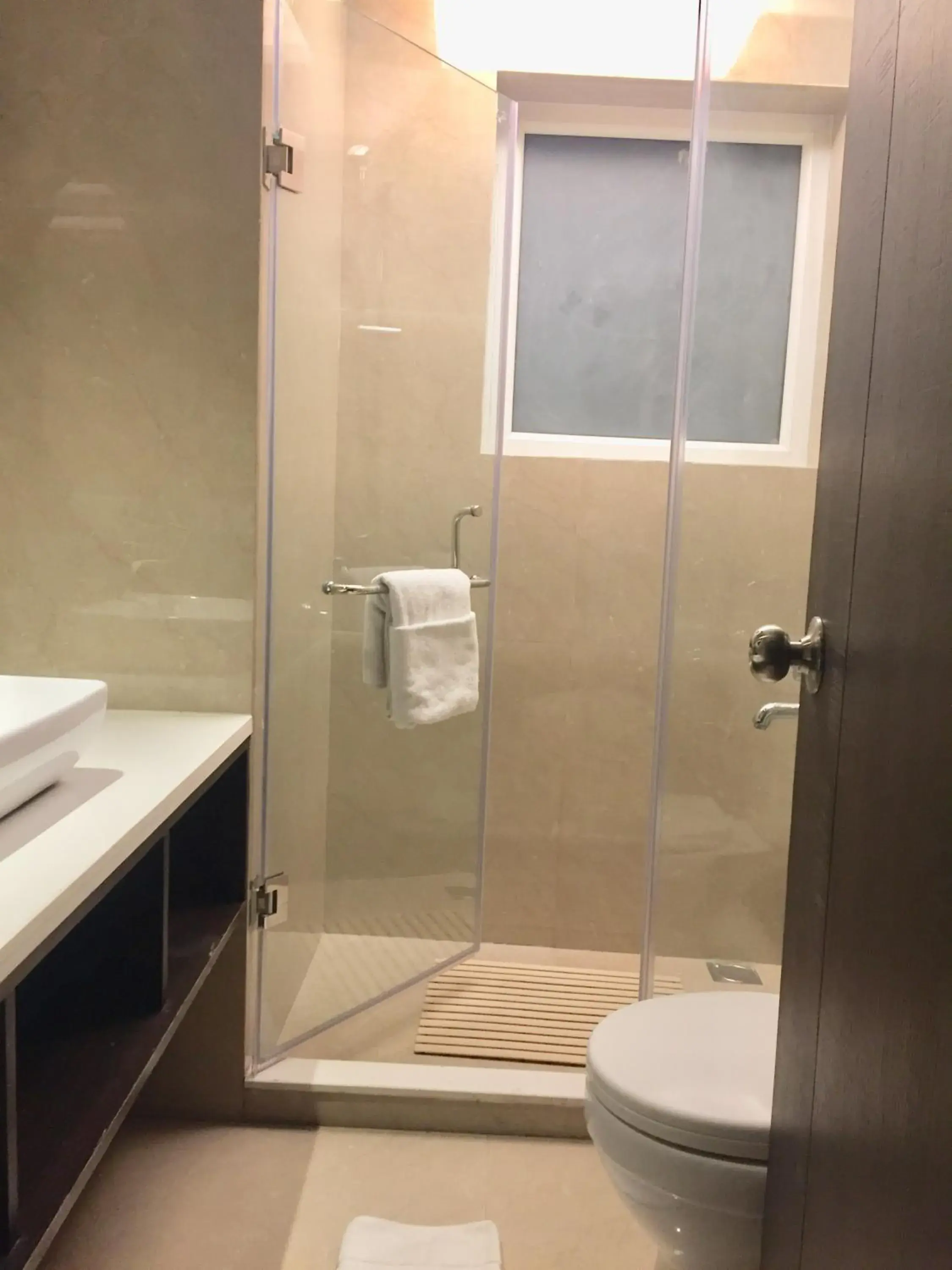 Bathroom in Hotel Le ROI Lake View Koti Bathroom in Hotel Le ROI Lake View Koti