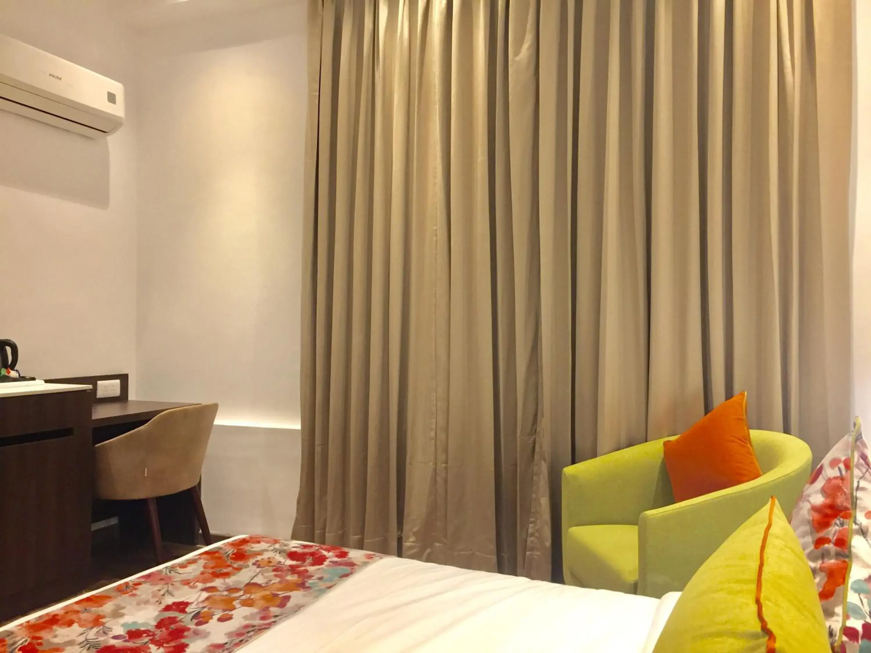 Bed in Hotel Le ROI Lake View Koti Bed in Hotel Le ROI Lake View Koti