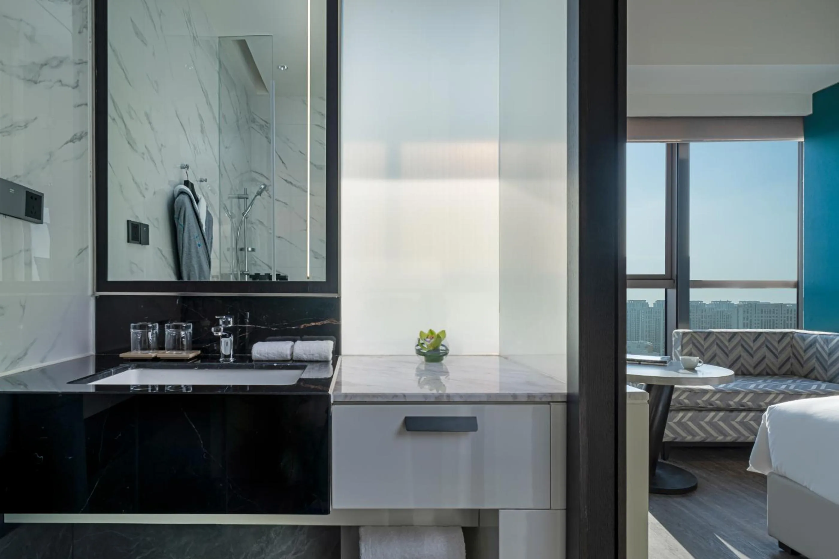 Bathroom, Bed in Hyatt Centric Lakeside Ningbo