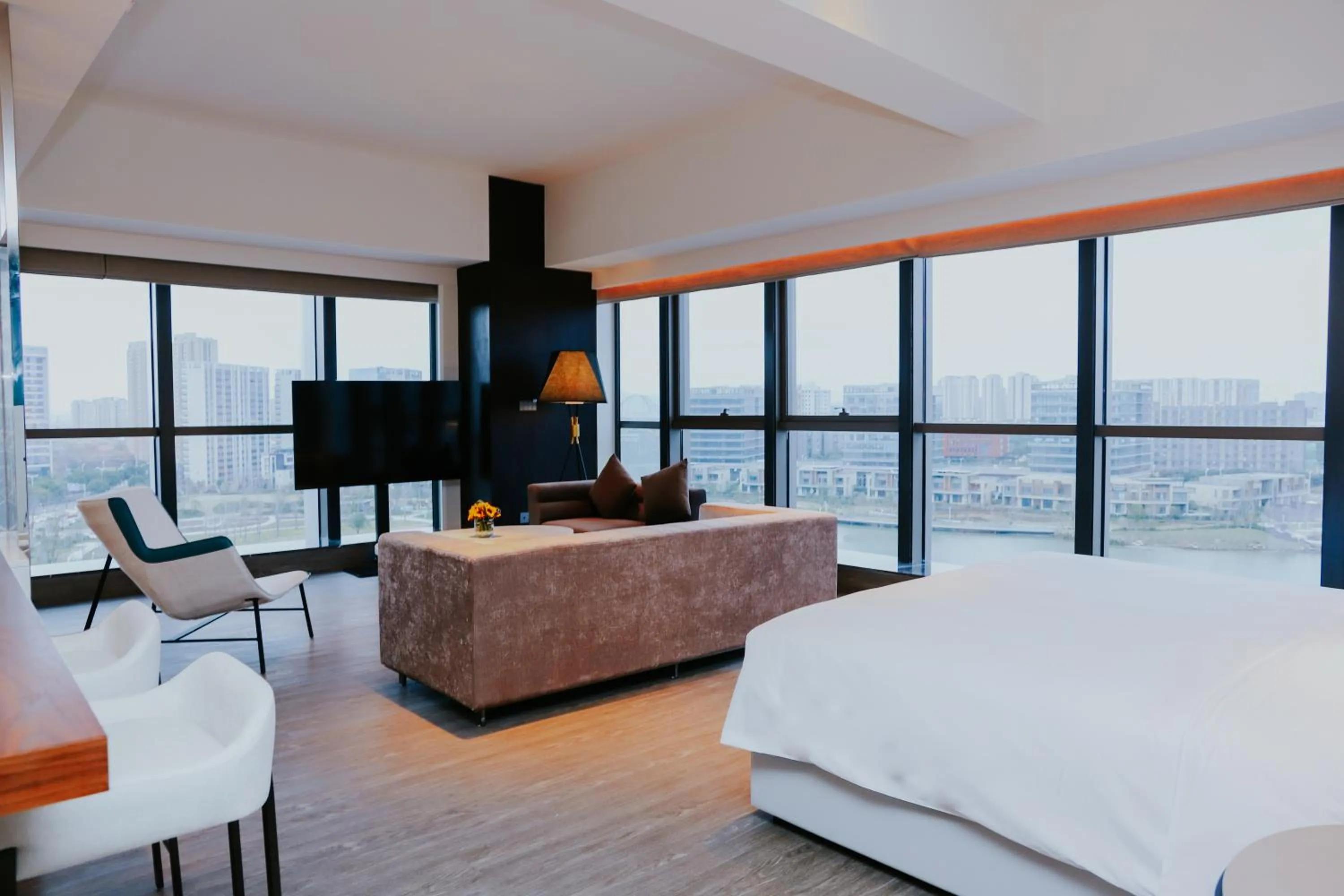 Photo of the whole room, Bed in Hyatt Centric Lakeside Ningbo