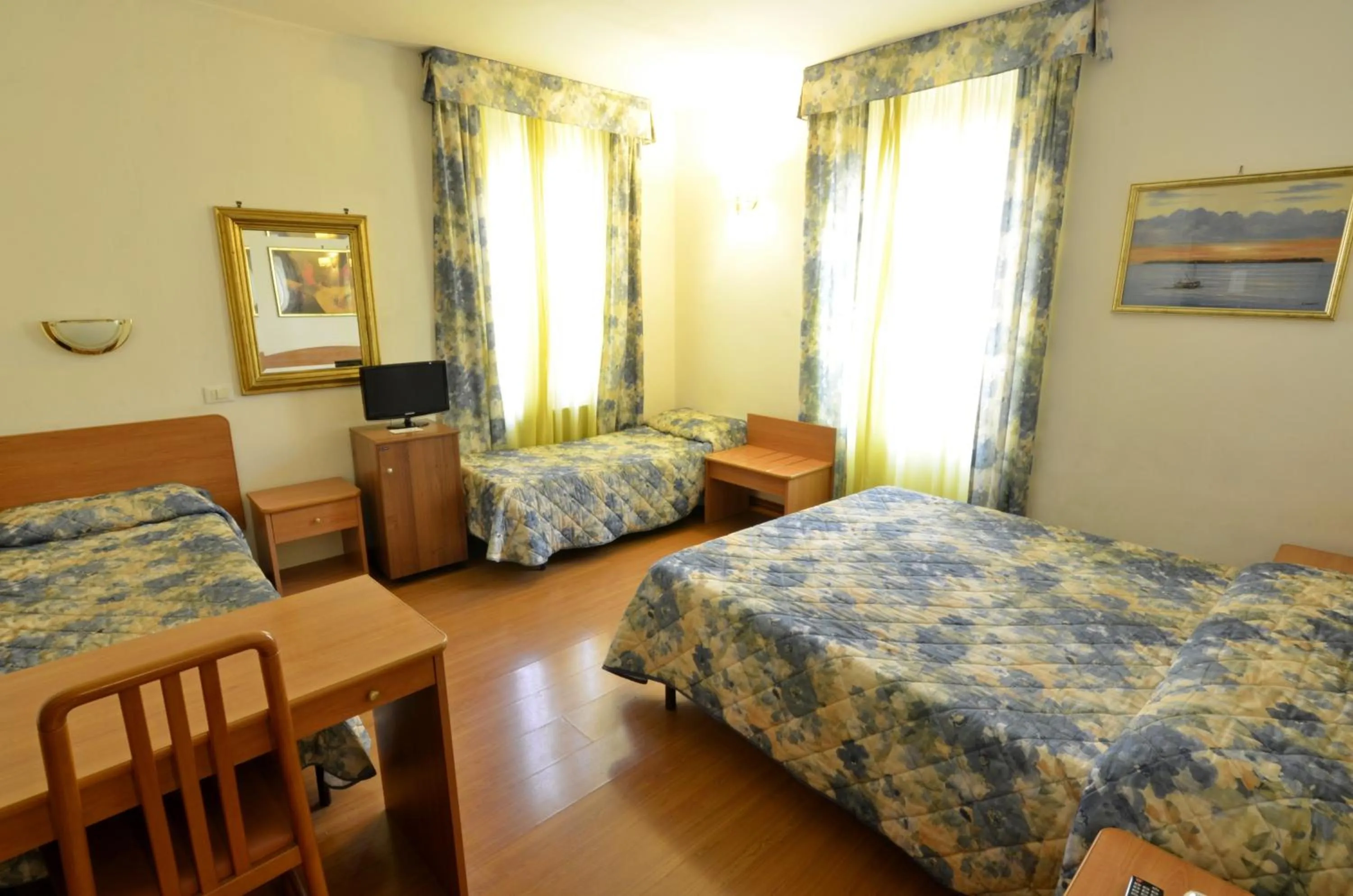 Photo of the whole room, Bed in Hotel Tirreno
