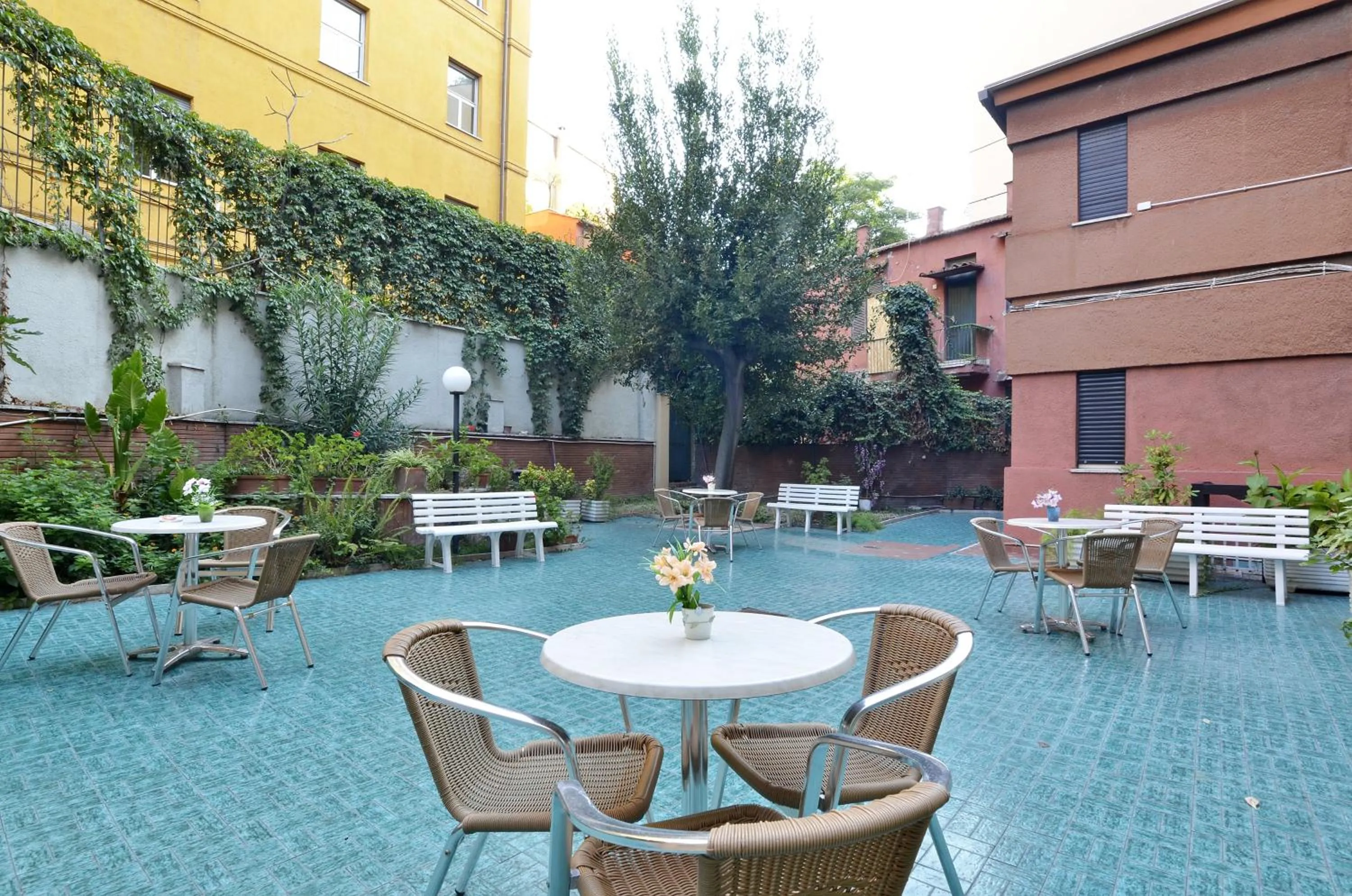 Patio in Hotel Tirreno