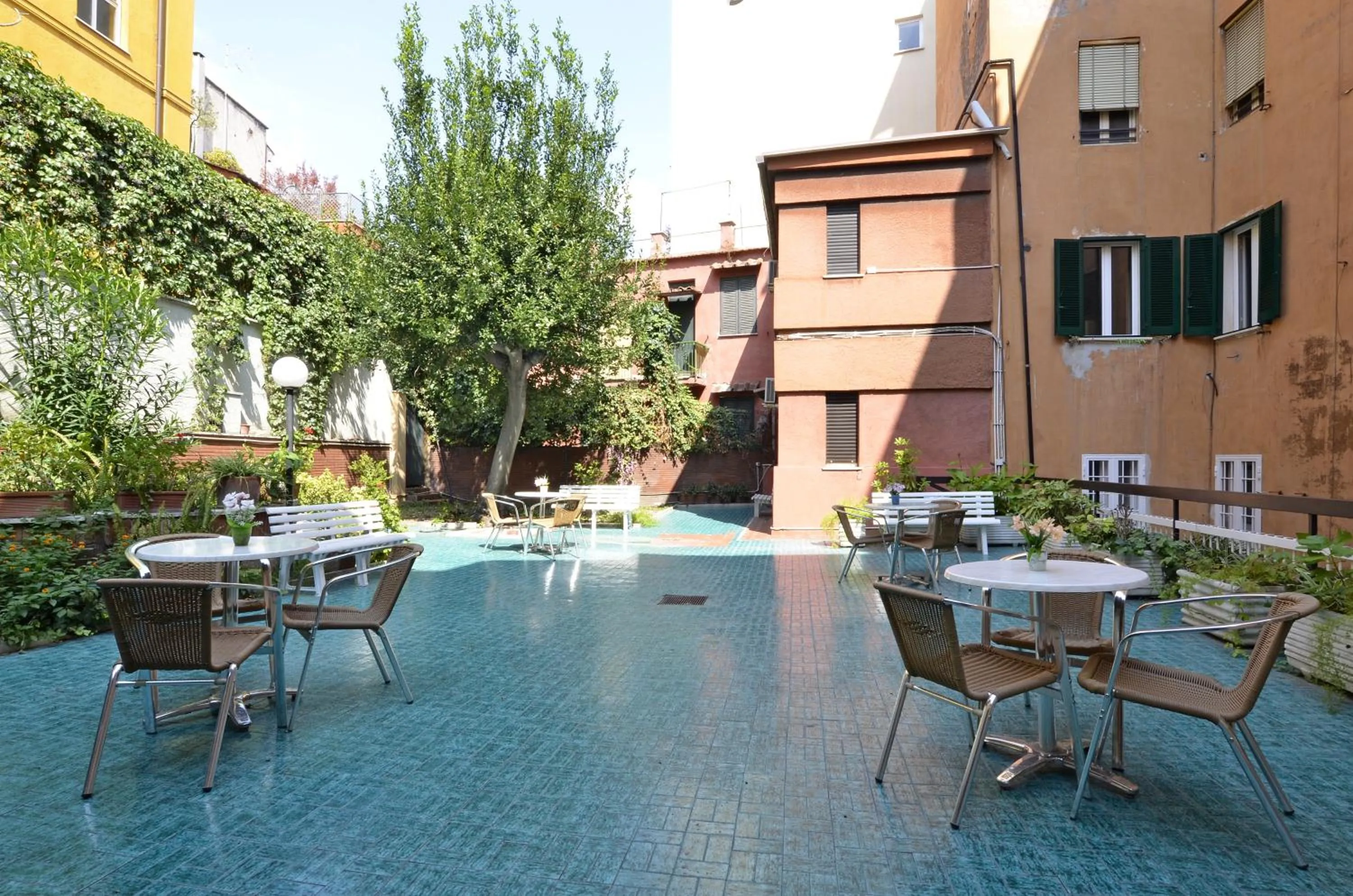 Patio in Hotel Tirreno