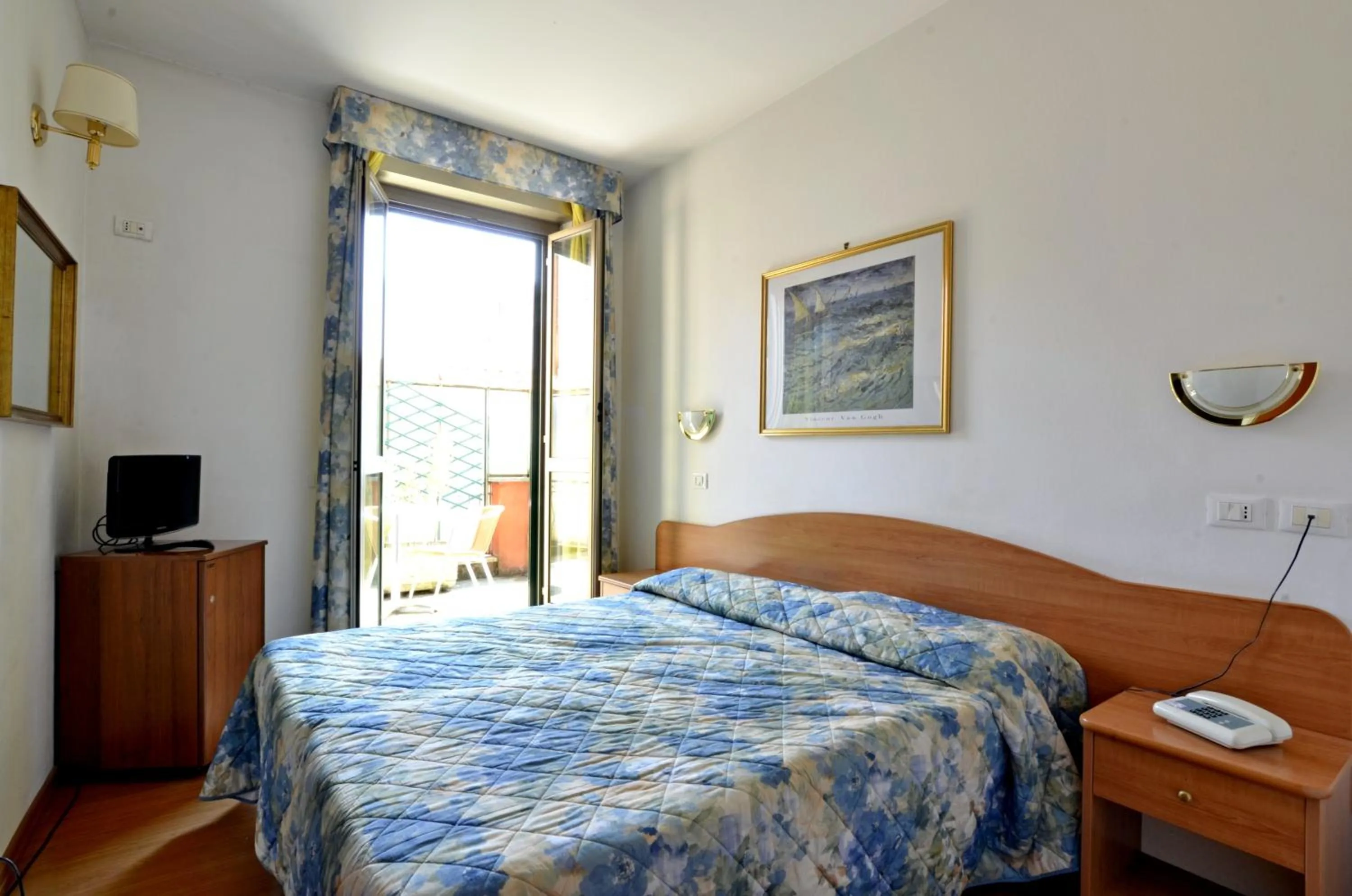 Photo of the whole room, Bed in Hotel Tirreno
