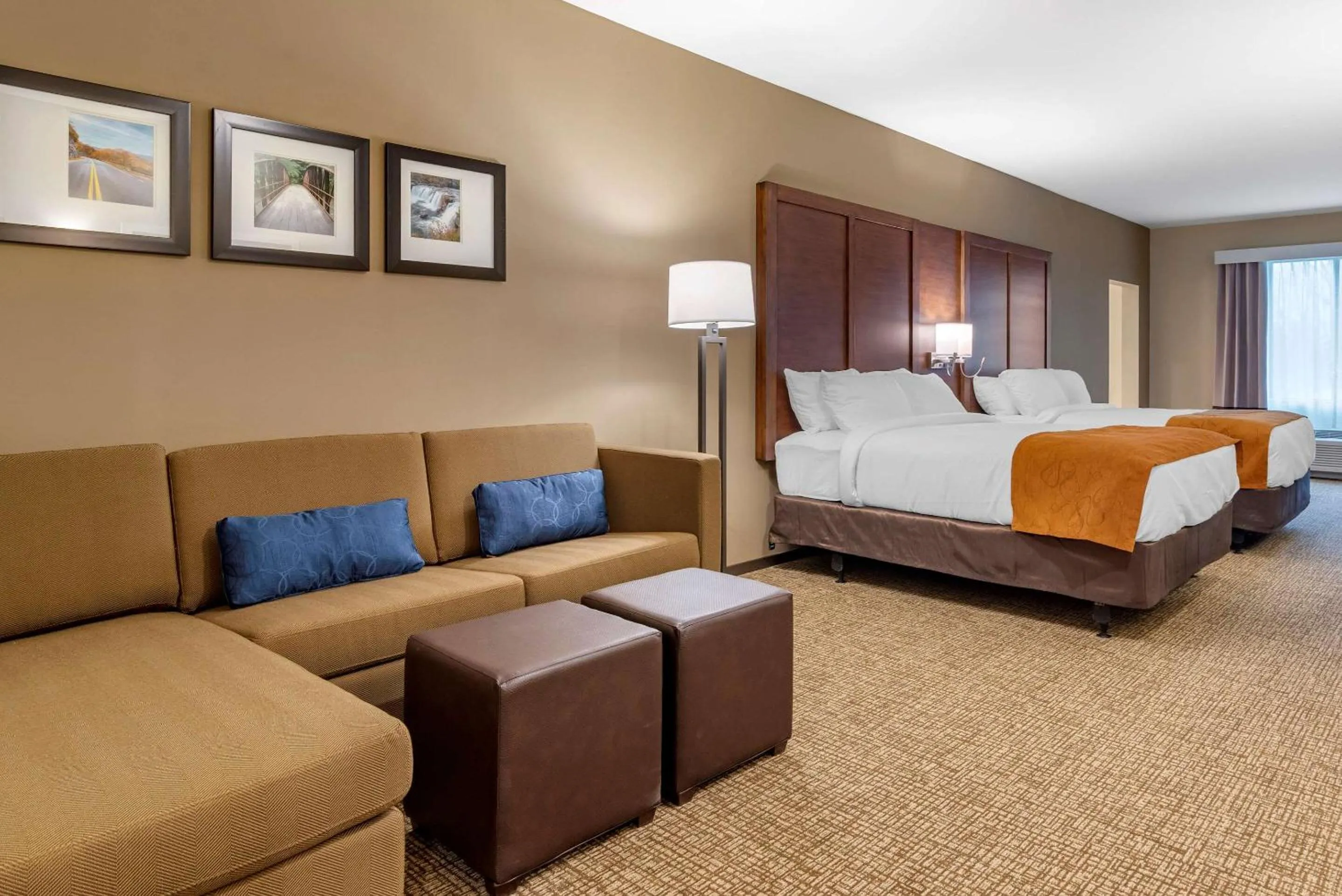 Photo of the whole room, Bed in Comfort Suites