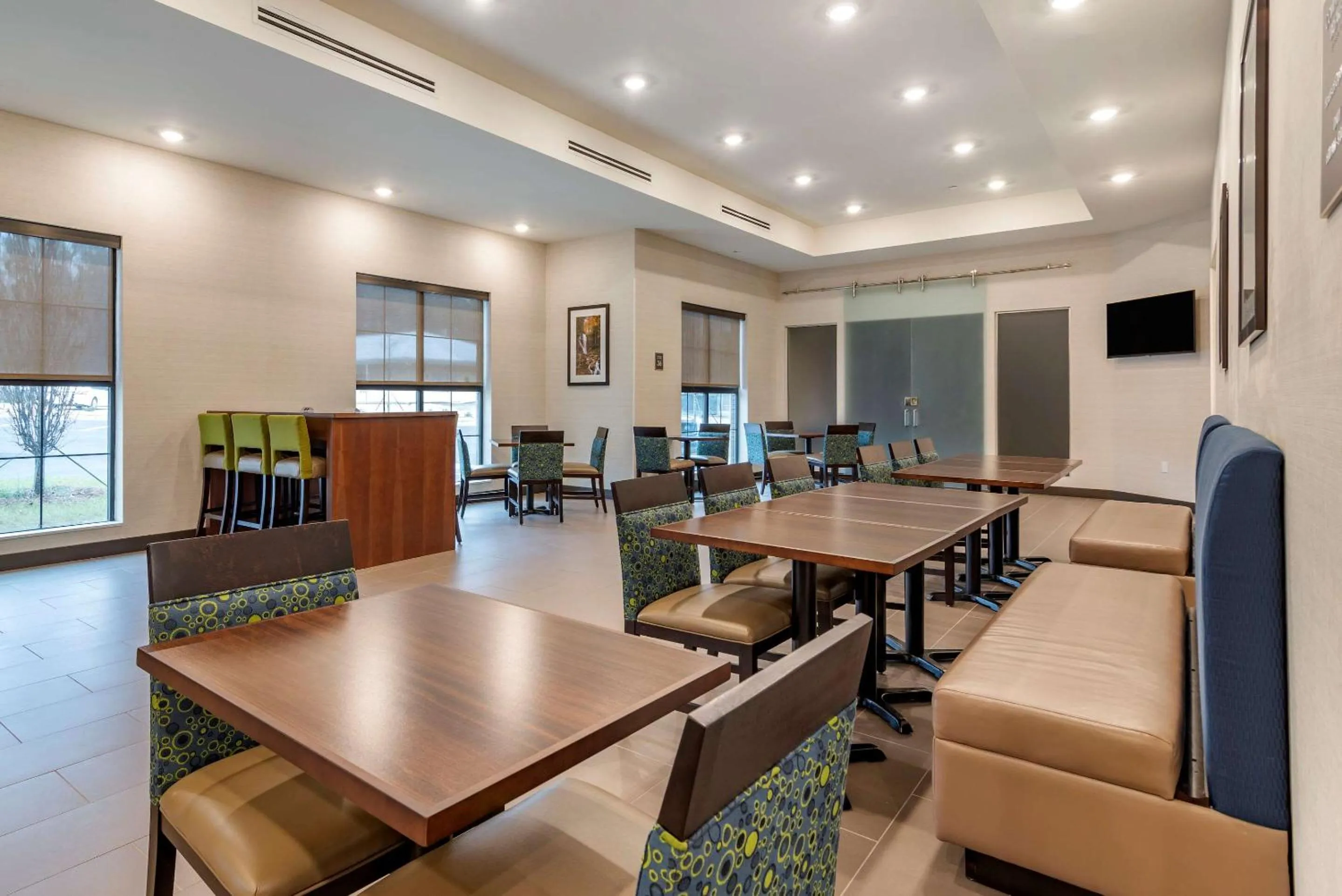 Restaurant/places to eat in Comfort Suites