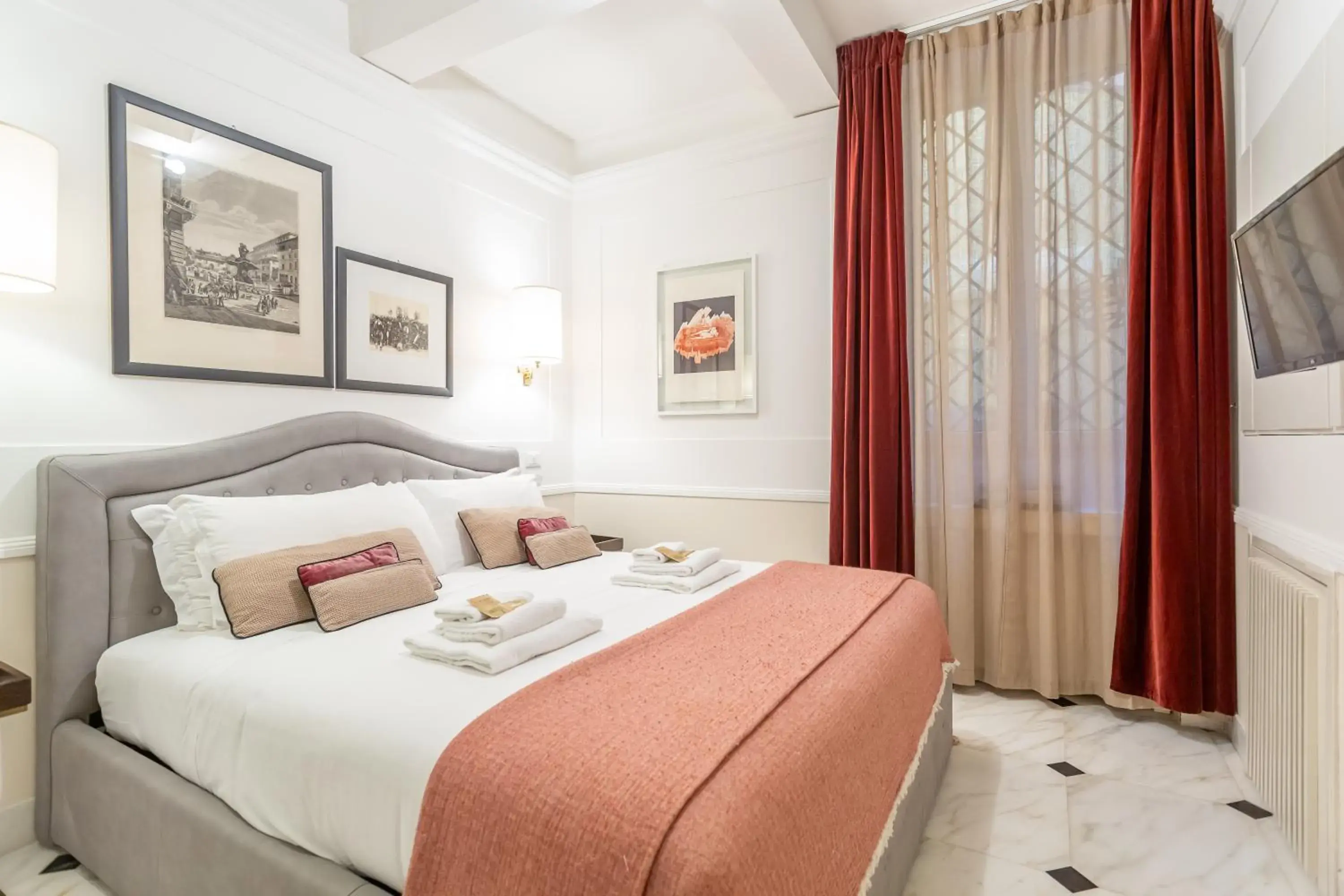 Stylish Spanish Steps Retreat Stylish Spanish Steps Retreat