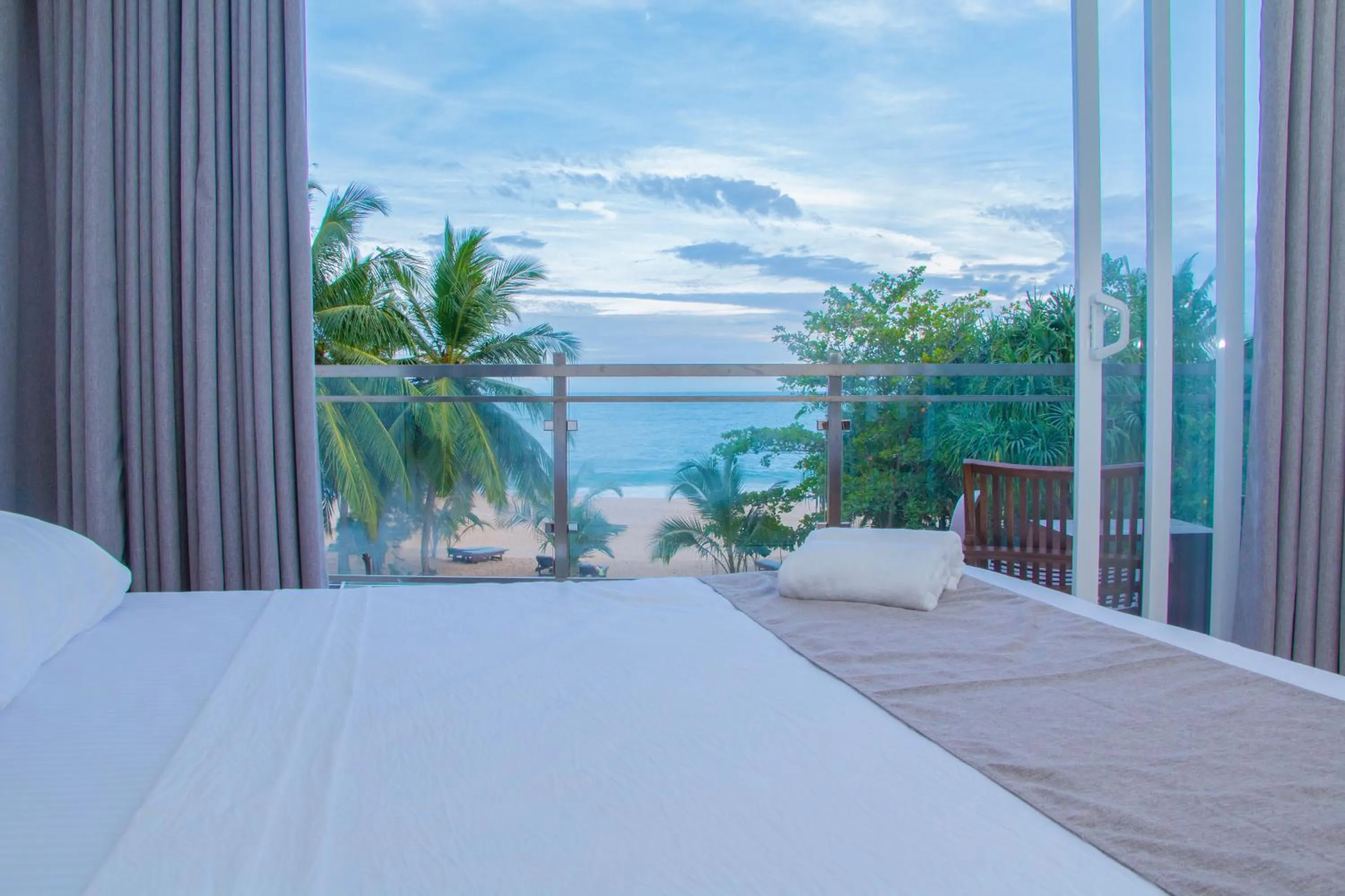 Bed in Marakolliya Beach Resort