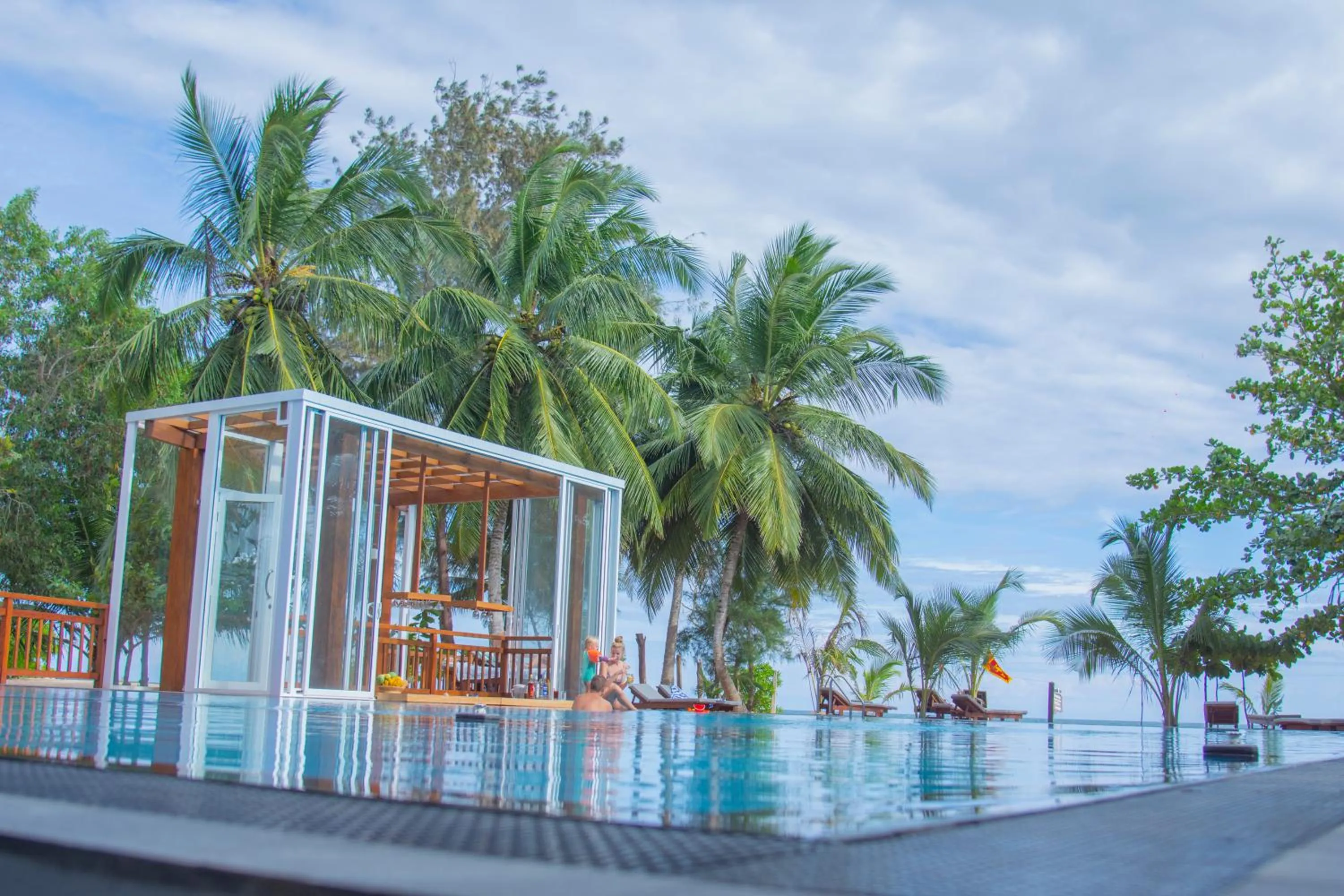 Swimming pool in Marakolliya Beach Resort