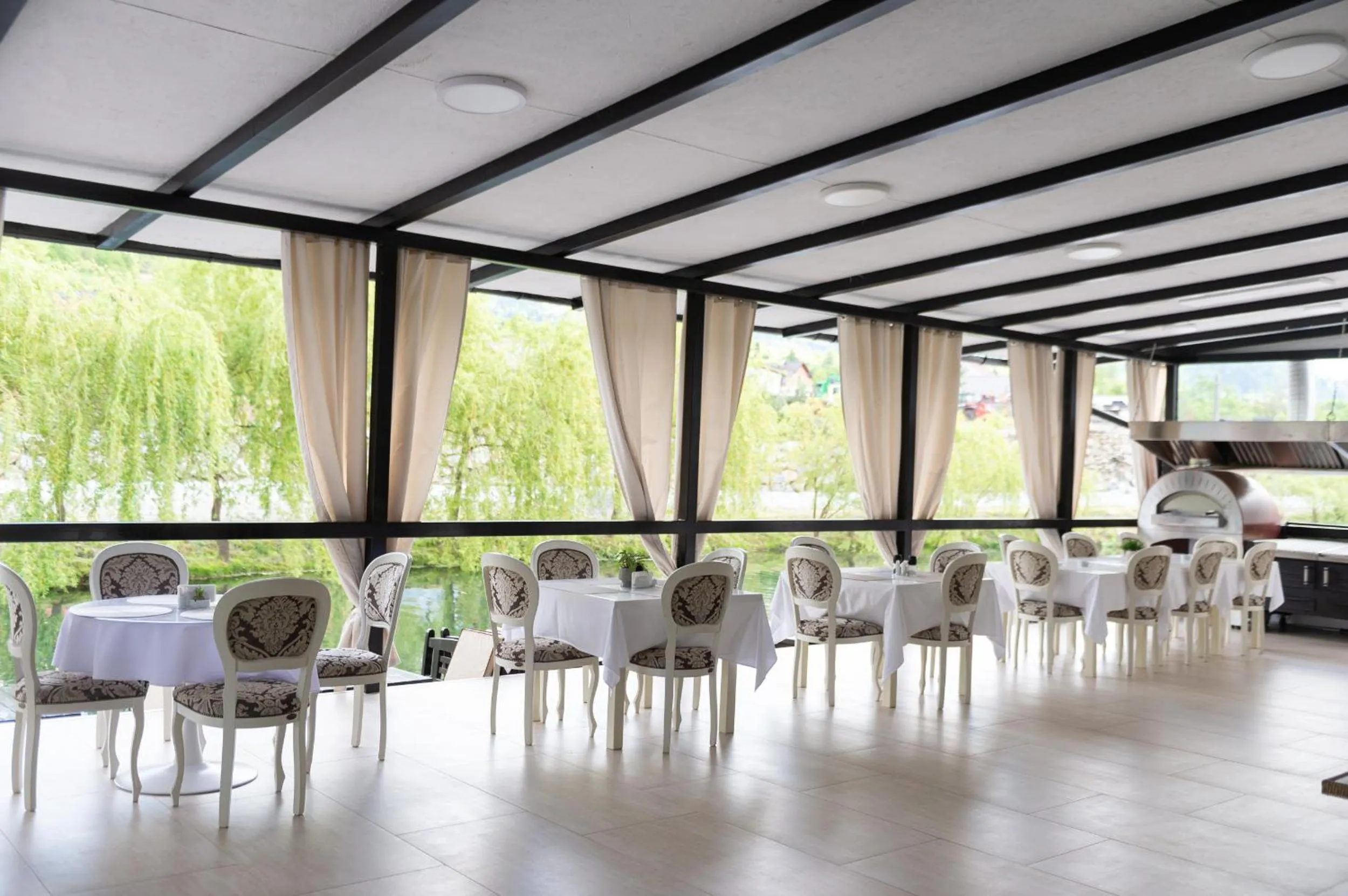 Restaurant/places to eat in Complex Pescăresc Gura Repezii Borșa